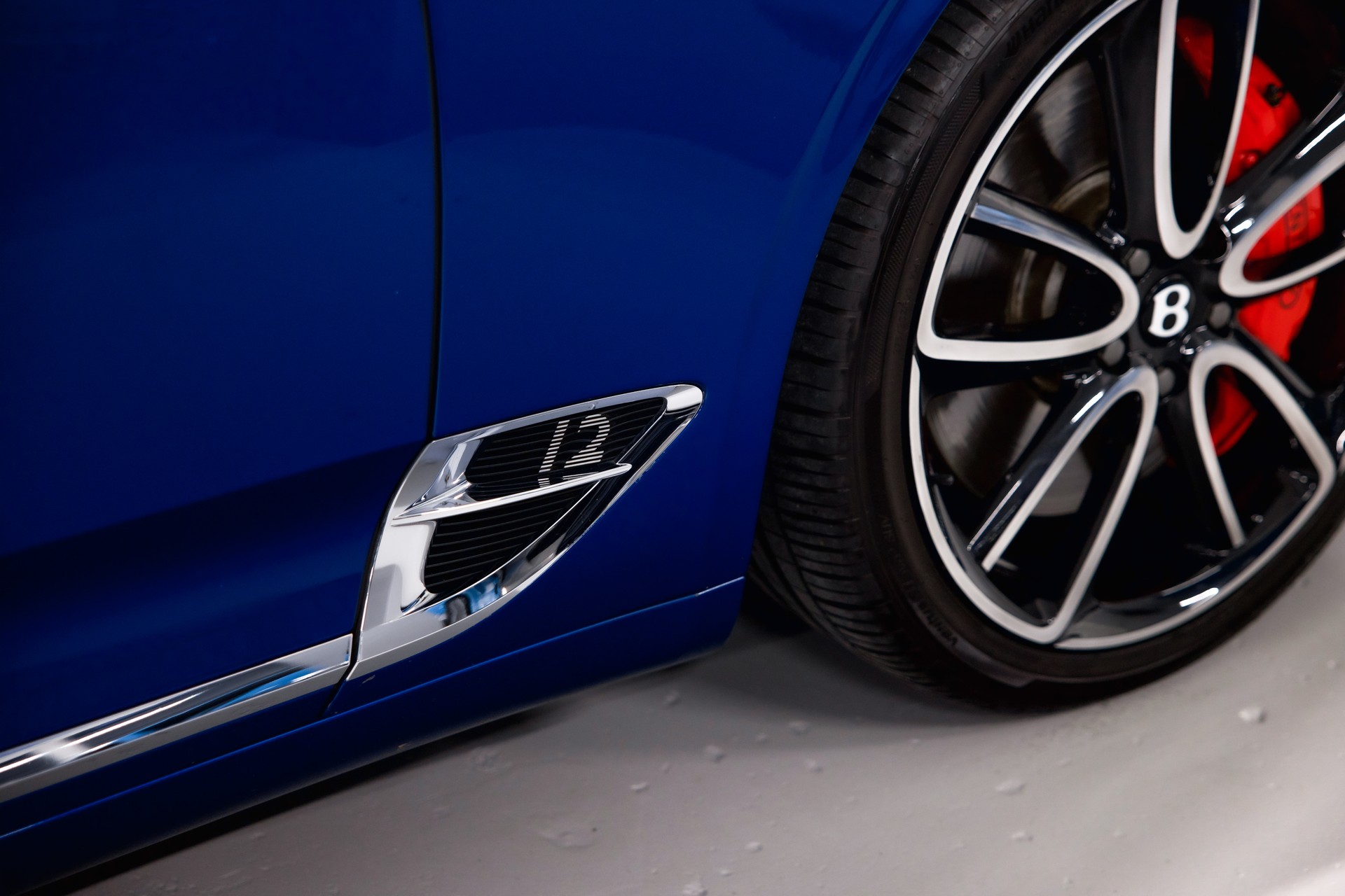 BENTLEY Continental GT 6.0 W12-image-15