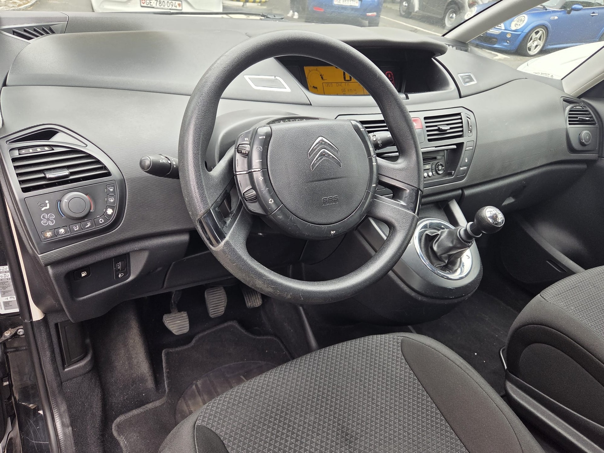 CITROEN Grand C4 Picasso 1.6 HDI 16V Attraction-image-5