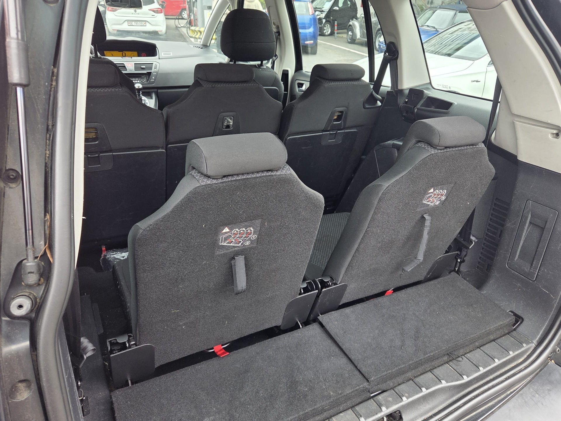 CITROEN Grand C4 Picasso 1.6 HDI 16V Attraction-image-7