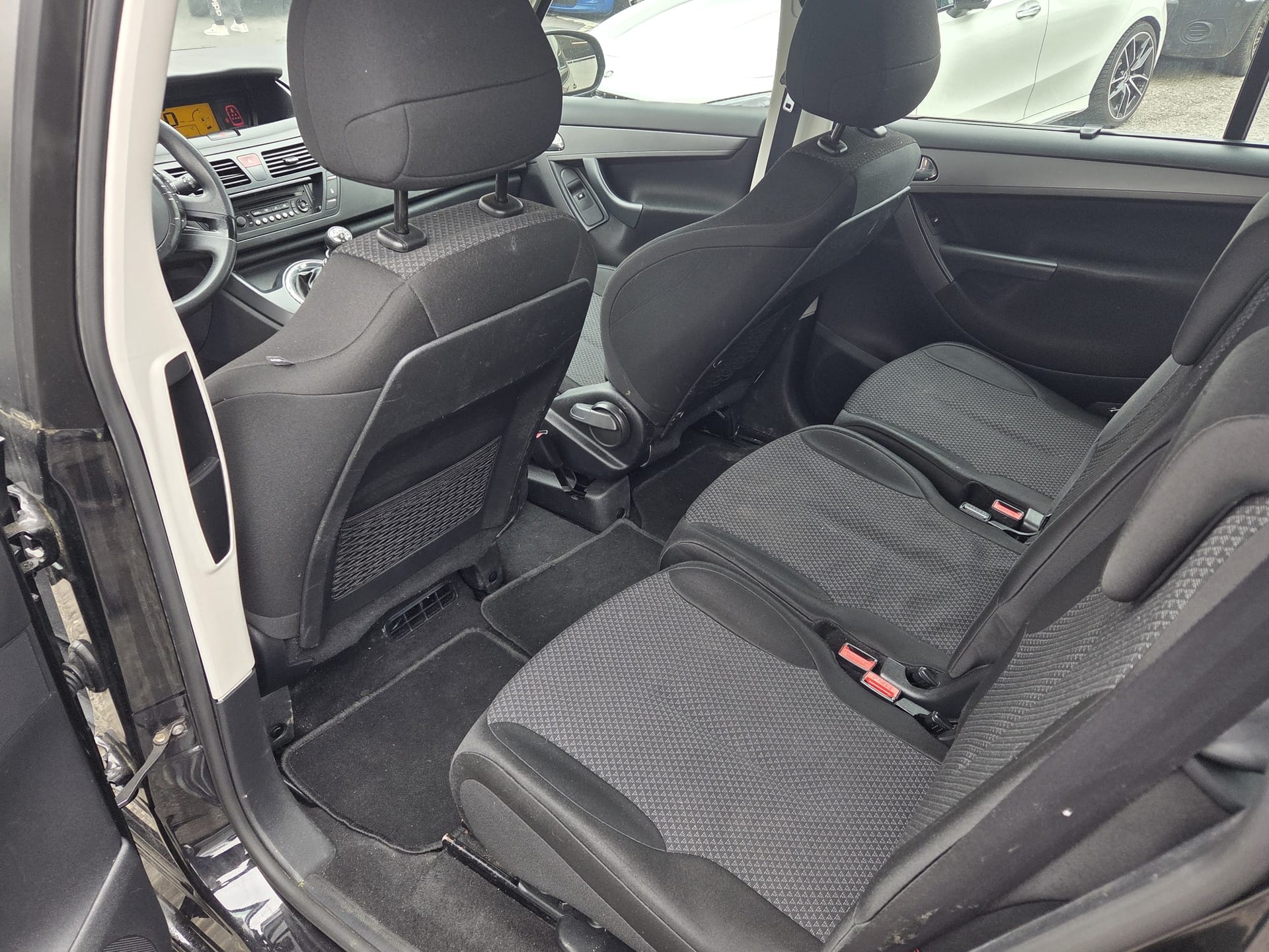 CITROEN Grand C4 Picasso 1.6 HDI 16V Attraction-image-6