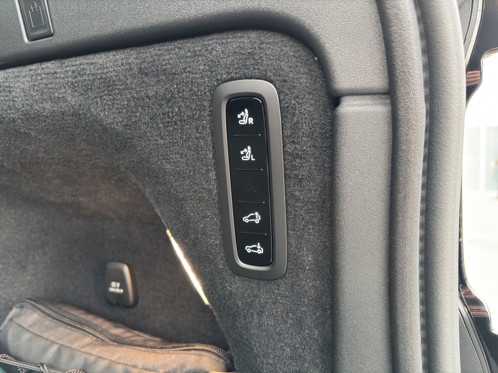 VOLVO EX90 Twin Ultra AWD-image-17