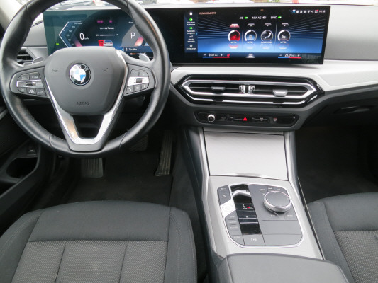 BMW 320d xDrive 48V Touring-image-8