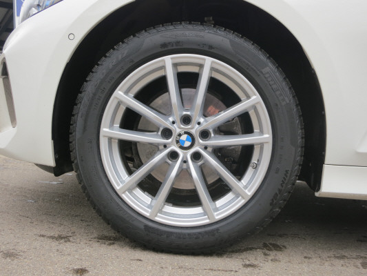 BMW 320d xDrive 48V Touring-image-6