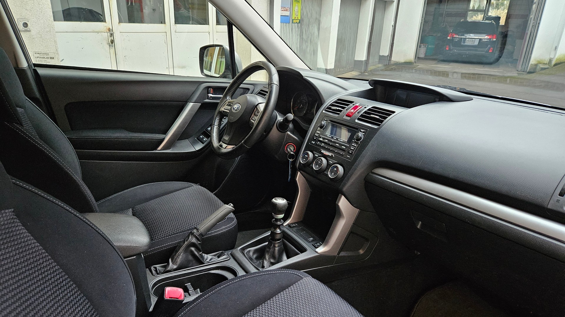 SUBARU Forester 2.0i Swiss-image-11