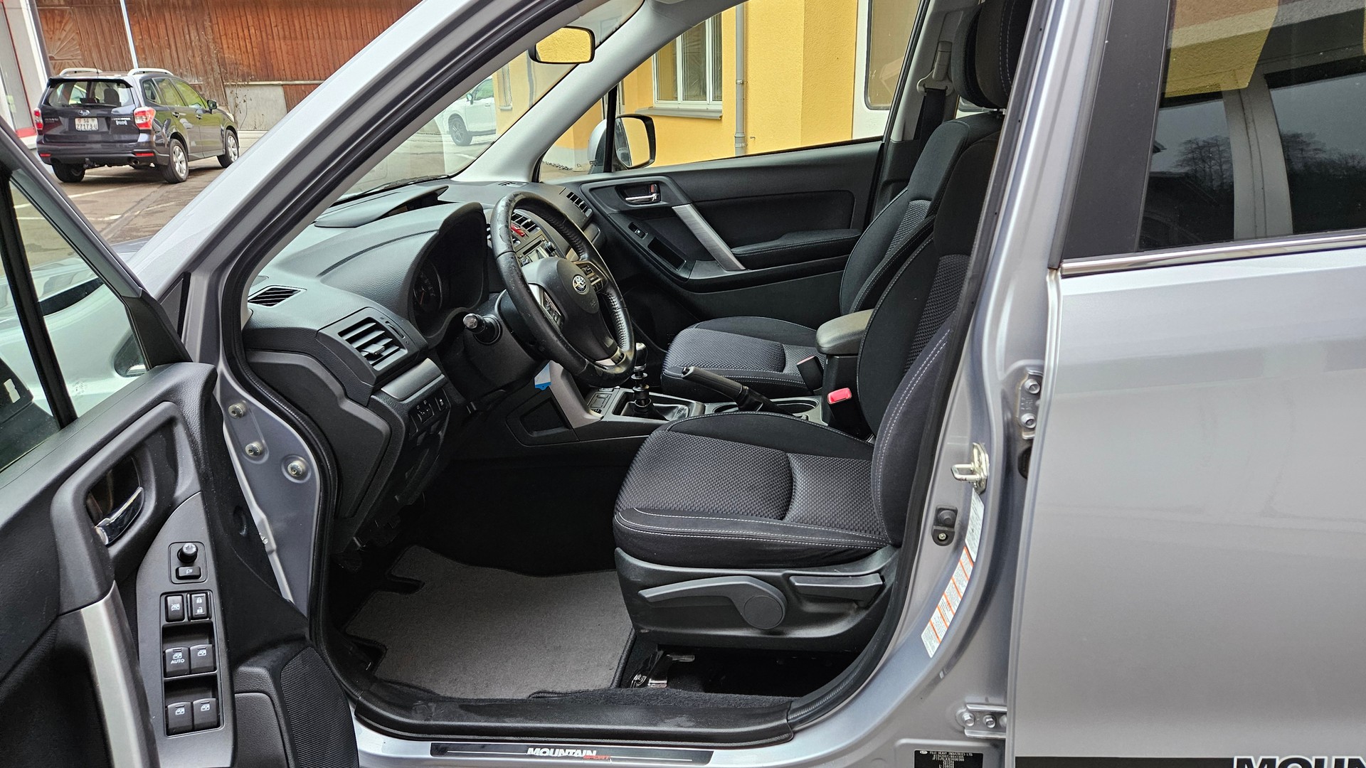 SUBARU Forester 2.0i Swiss-image-7