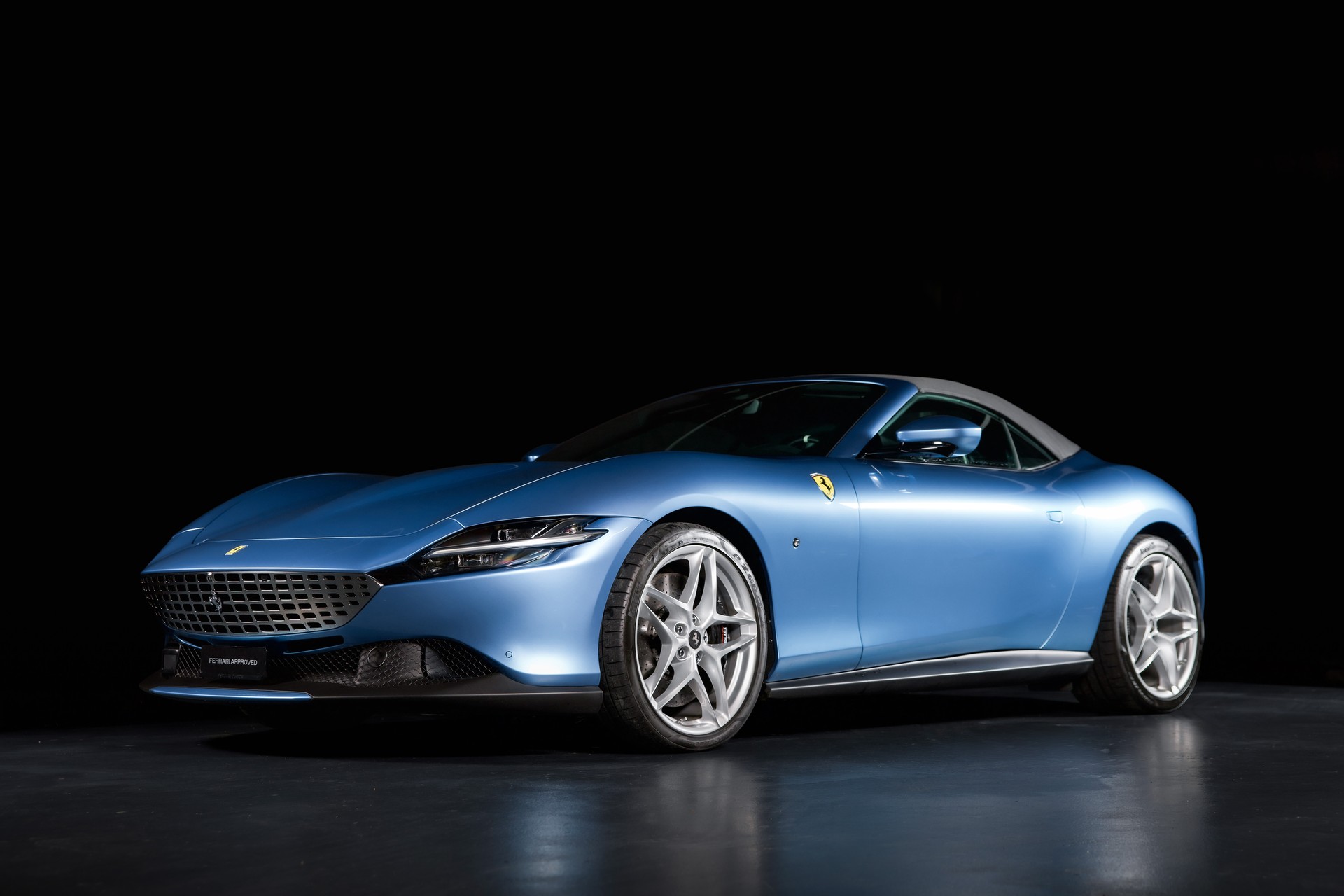 FERRARI Roma Spider 3.9 V8 T in AZZURRO CALIFORNIA-showroom-element-3