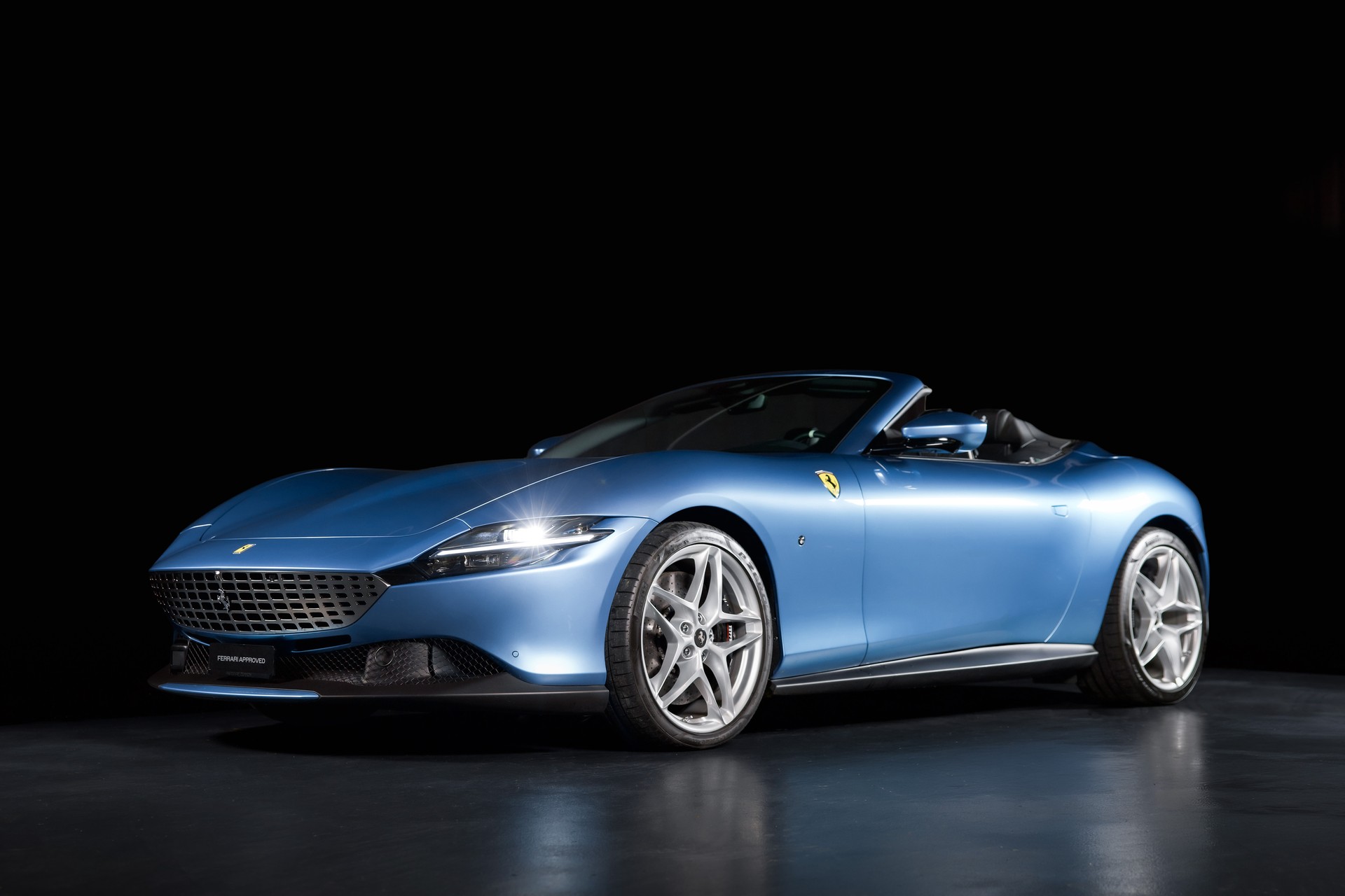 FERRARI Roma Spider 3.9 V8 T in AZZURRO CALIFORNIA-showroom-element-1