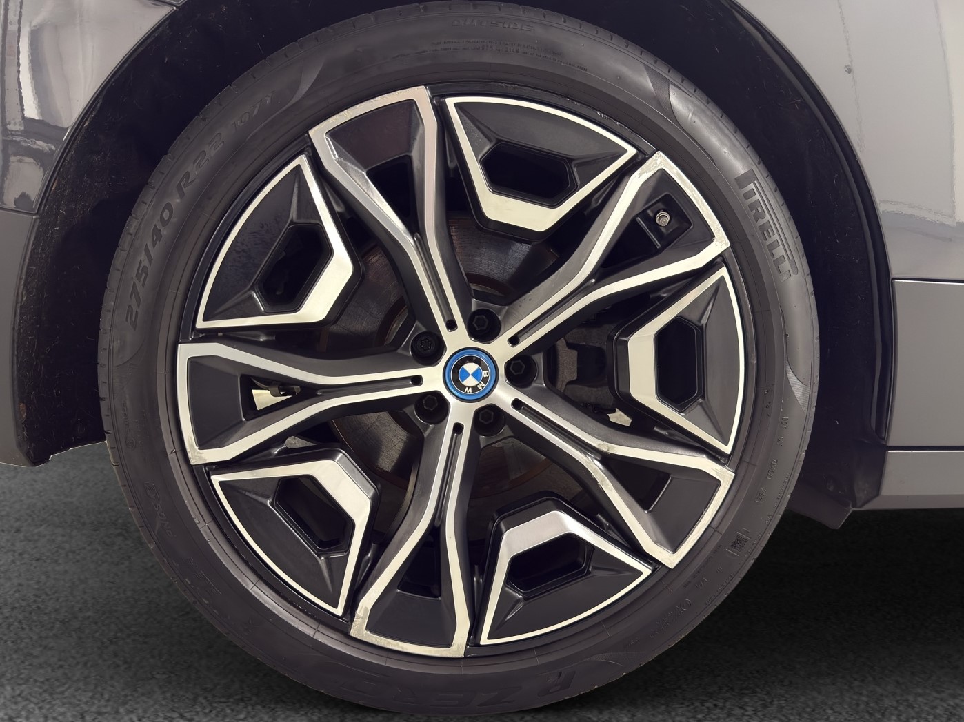 BMW iX xDrive40 Launch Ed.-image-10