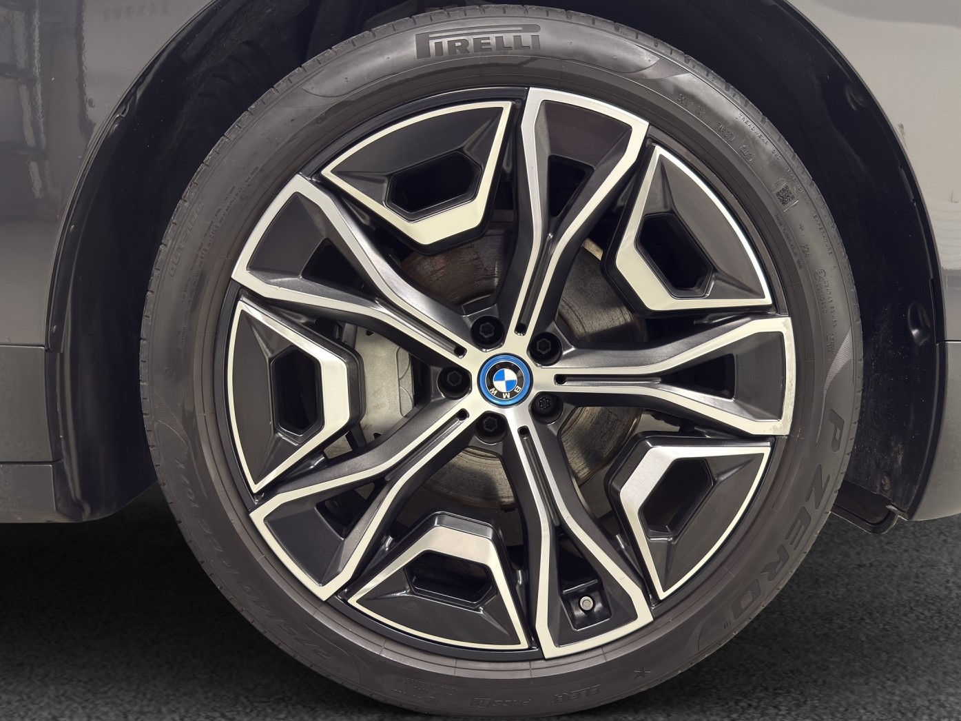 BMW iX xDrive40 Launch Ed.-image-11