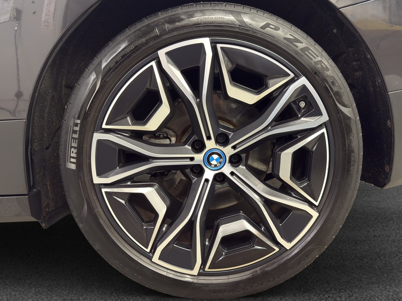 BMW iX xDrive40 Launch Ed.-image-9