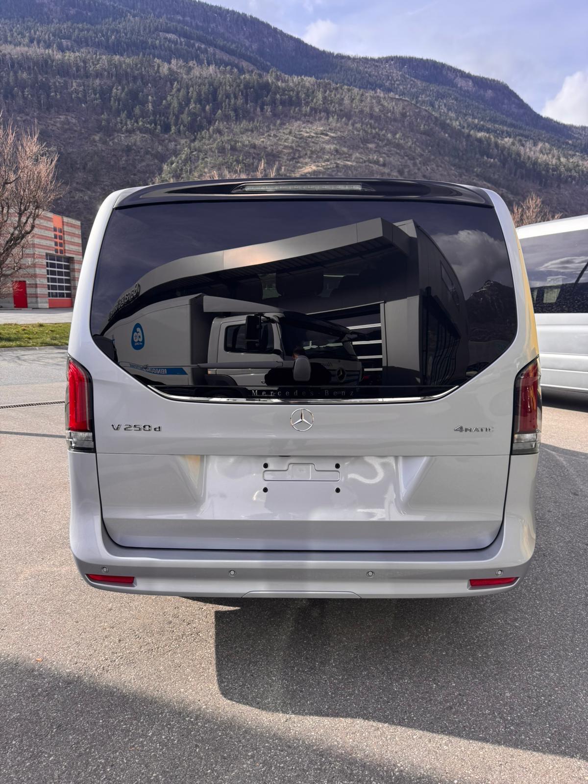 MERCEDES-BENZ V 250 d lang 4Matic Style 9G-Tronic-image-6