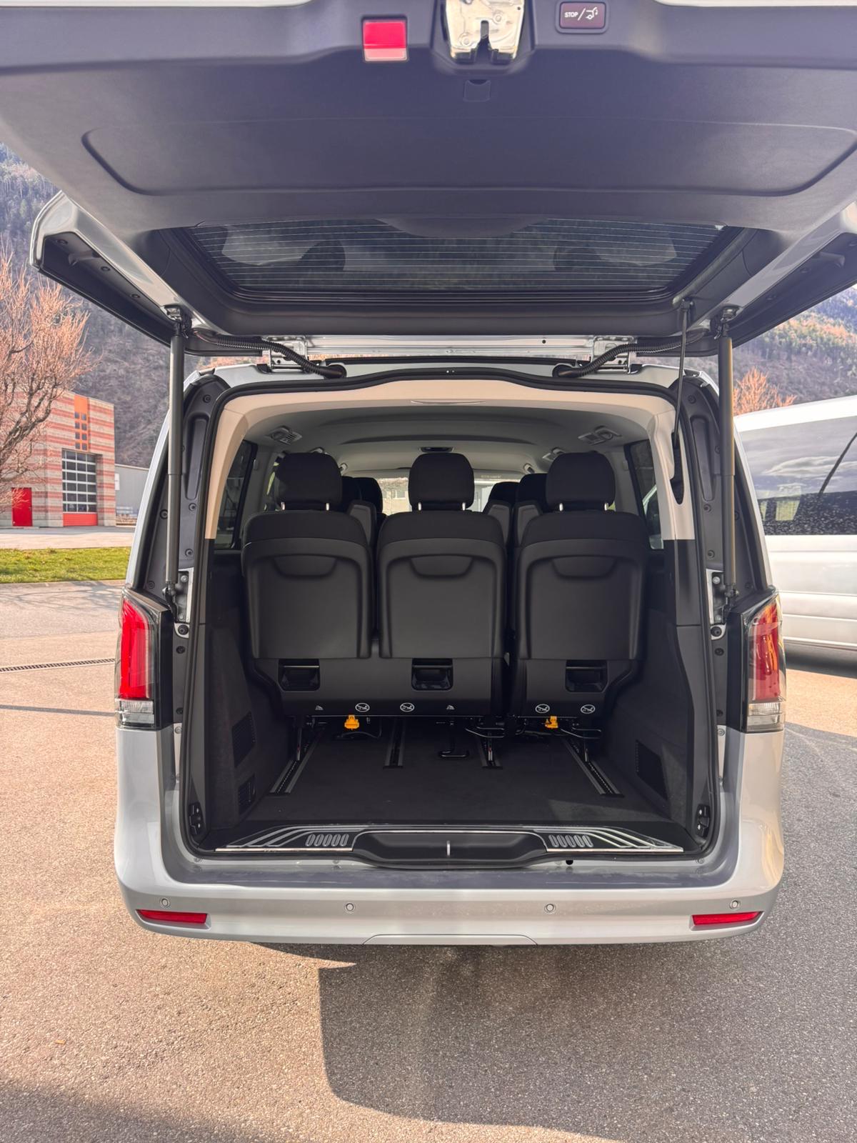 MERCEDES-BENZ V 250 d lang 4Matic Style 9G-Tronic-image-10