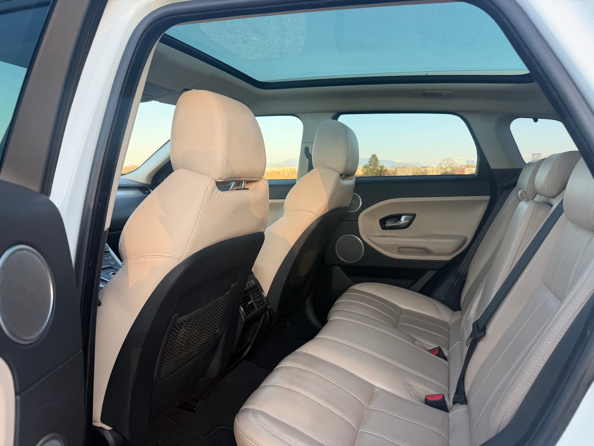 LAND ROVER Range Rover Evoque 2.2 SD4 Autobiography AT9-image-15