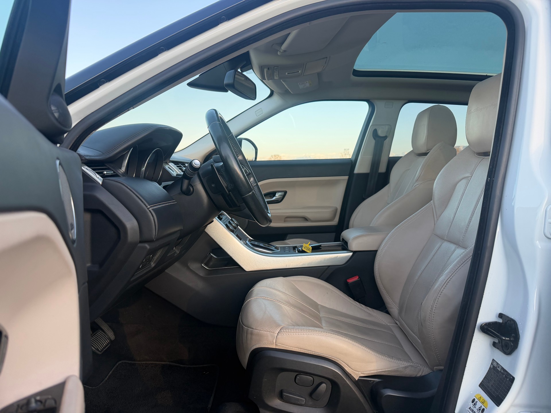 LAND ROVER Range Rover Evoque 2.2 SD4 Autobiography AT9-image-14