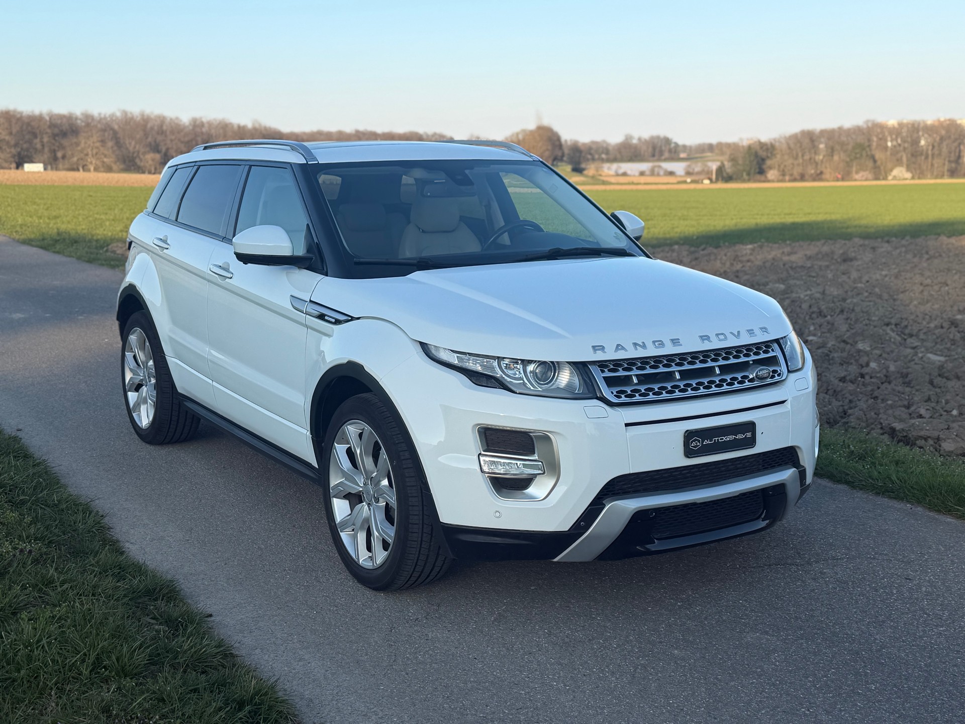 LAND ROVER Range Rover Evoque 2.2 SD4 Autobiography AT9-image-4