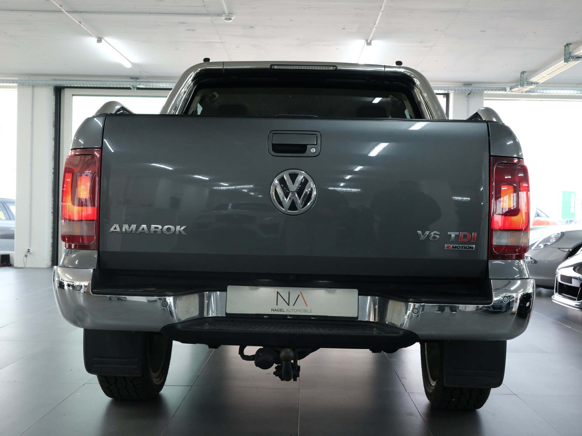 VW Amarok 3.0TDI Highline 4Motion Automatic-showroom-element-3