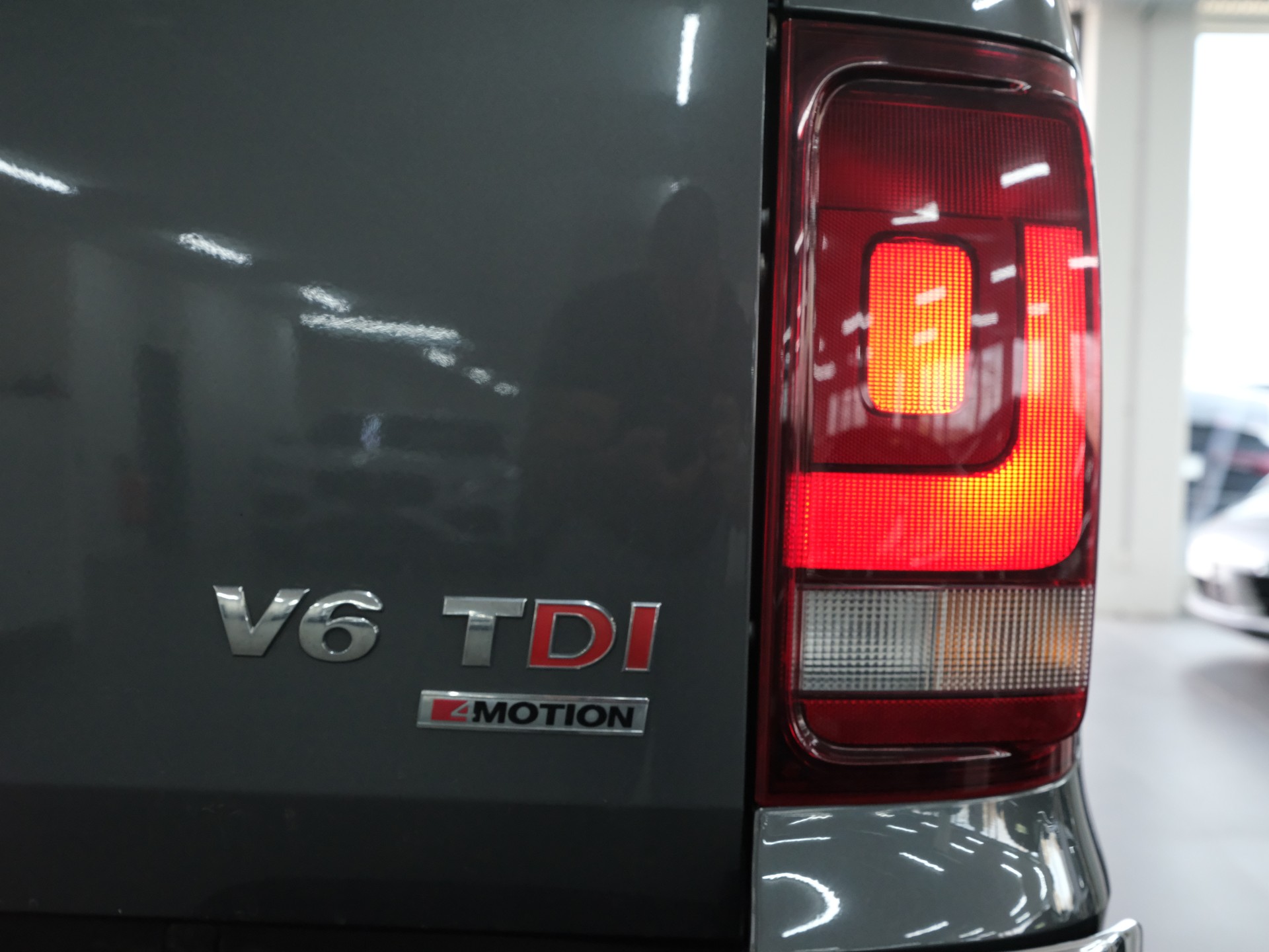 VW Amarok 3.0TDI Highline 4Motion Automatic-image-12