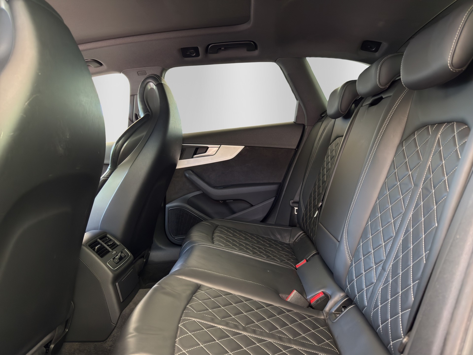 AUDI S4 Avant 3.0 TFSI quattro tiptronic-image-17