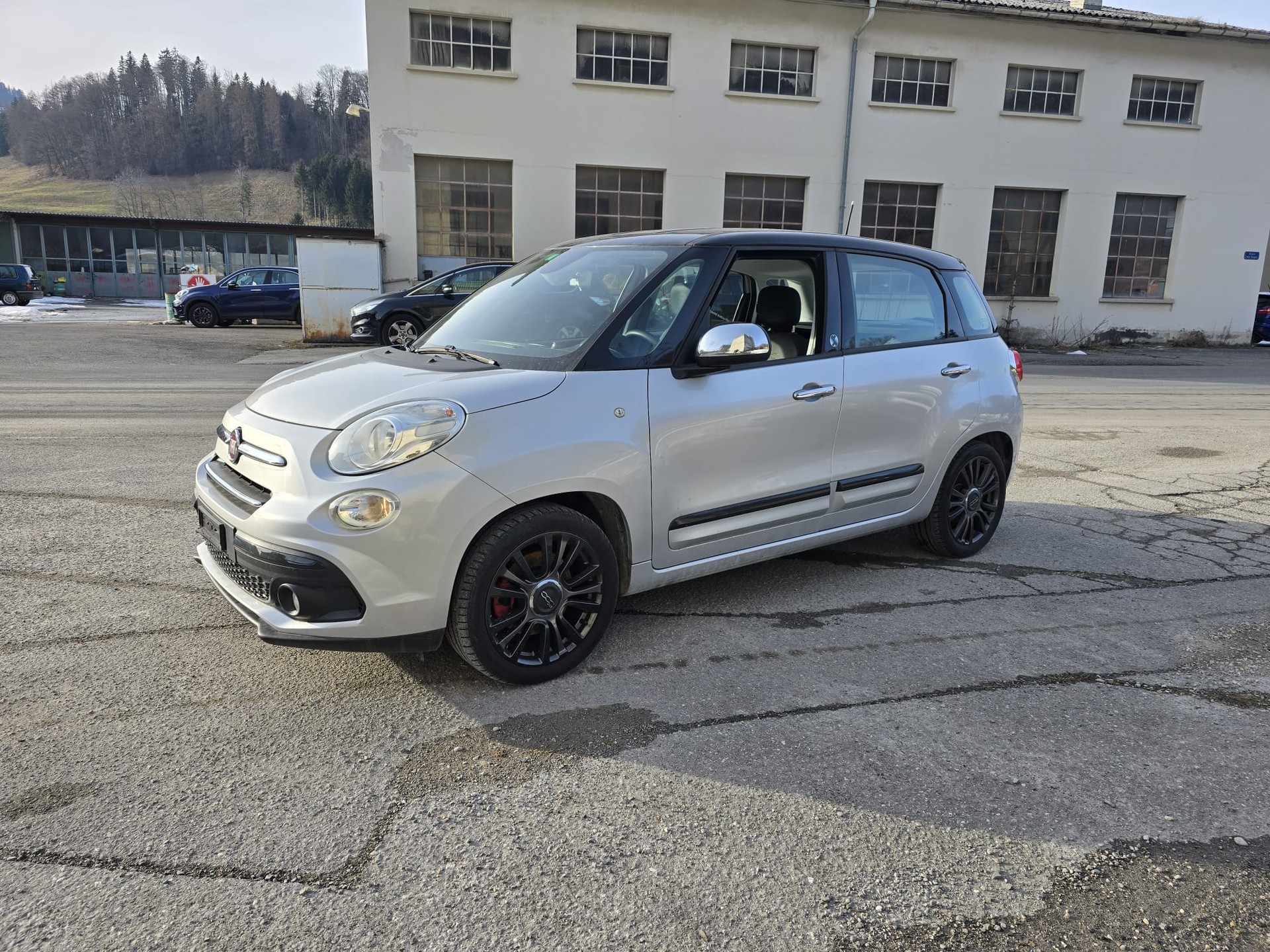 FIAT 500L 1.6 JTD Urban-image-1