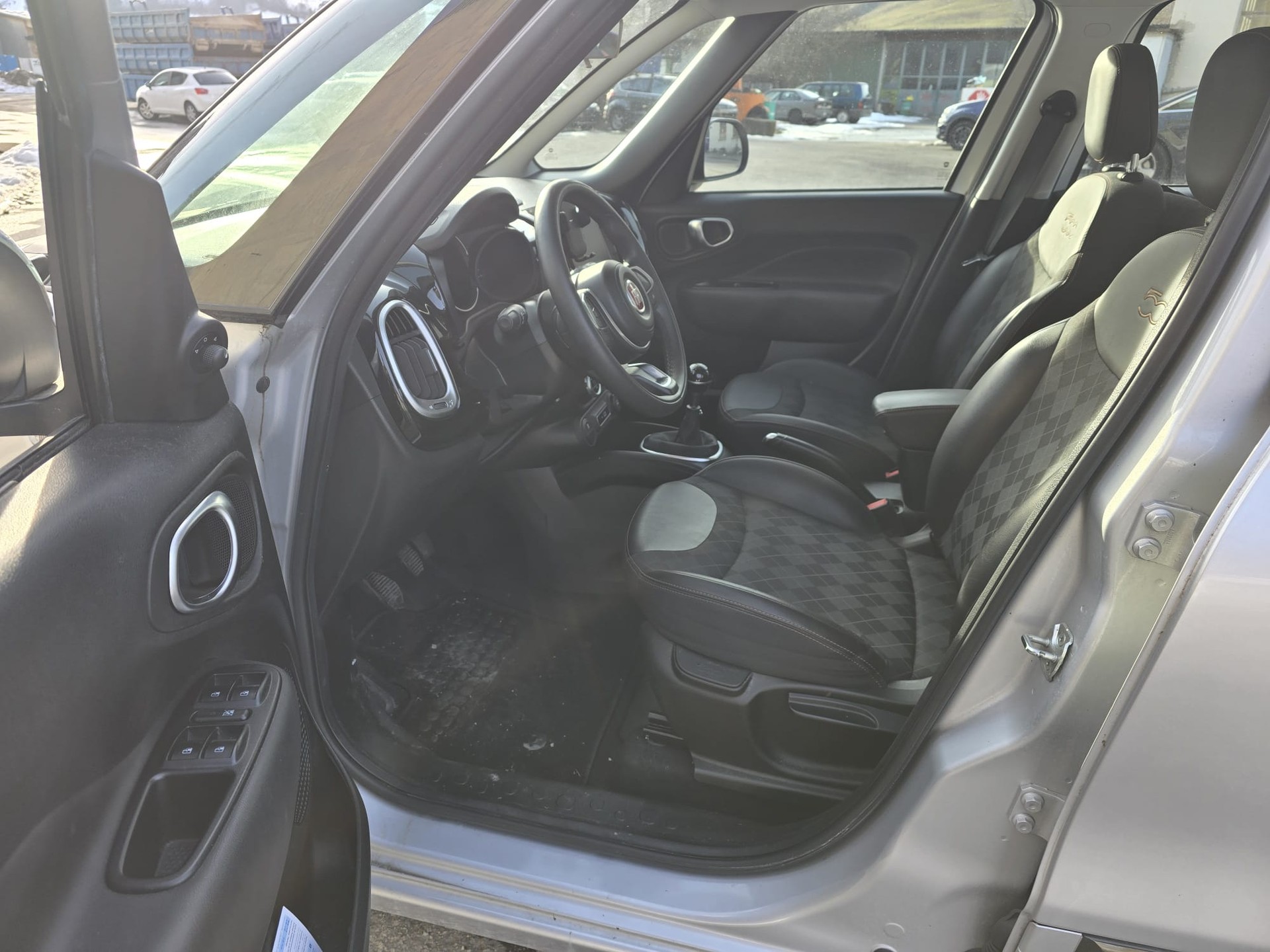 FIAT 500L 1.6 JTD Urban-image-10