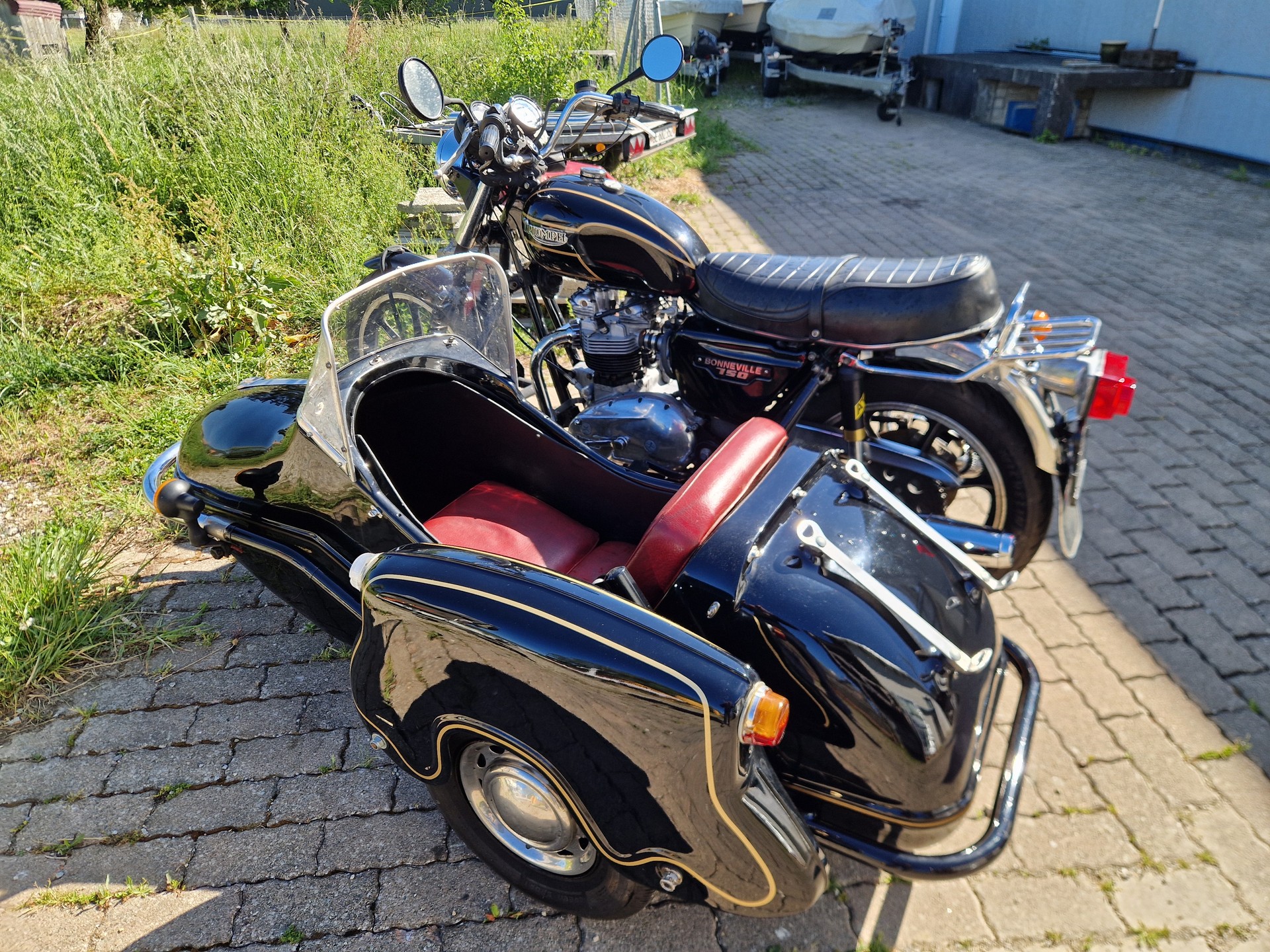 TRIUMPH T140E-showroom-element-1
