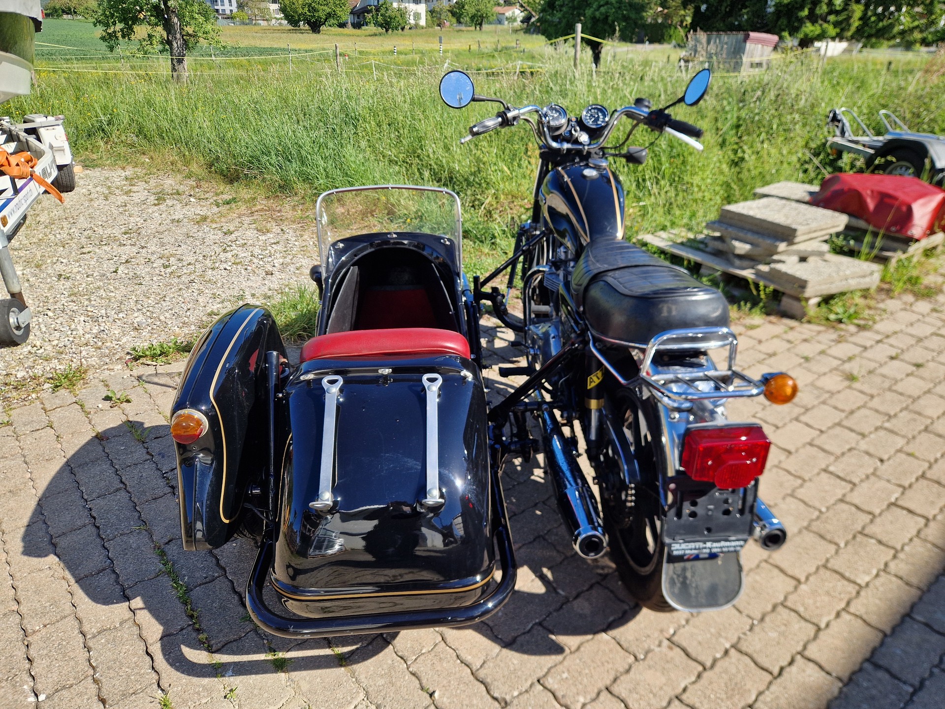 TRIUMPH T140E-showroom-element-2