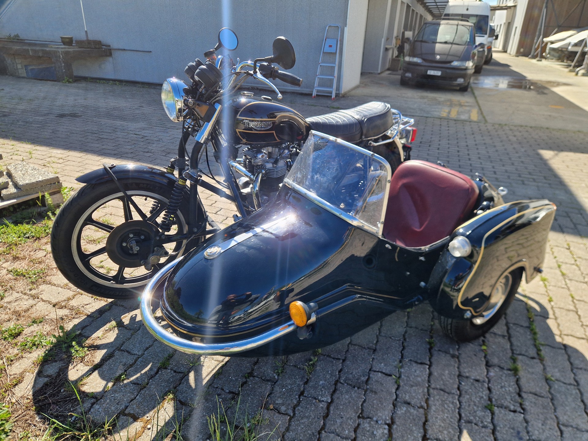 TRIUMPH T140E