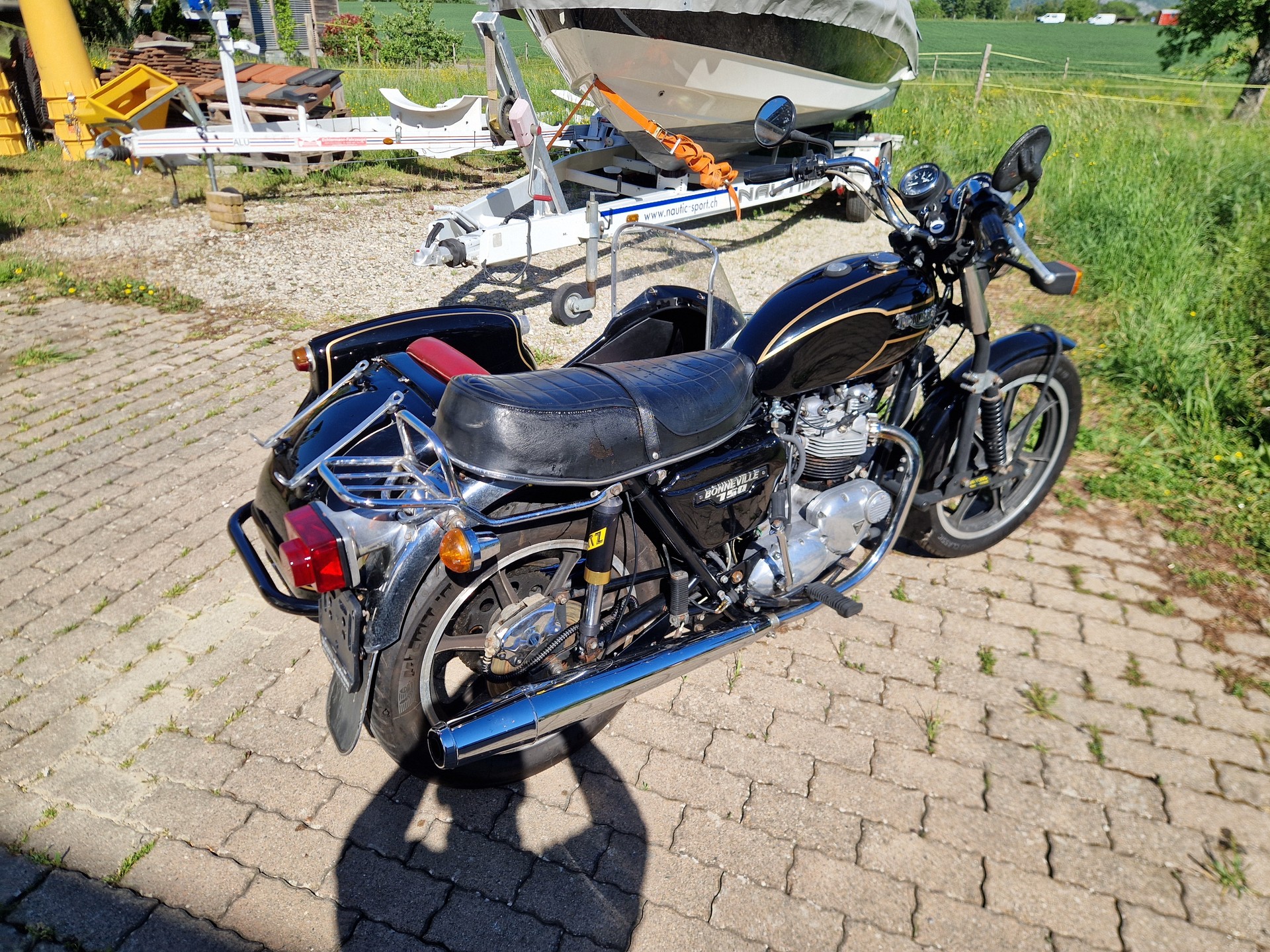 TRIUMPH T140E-showroom-element-3