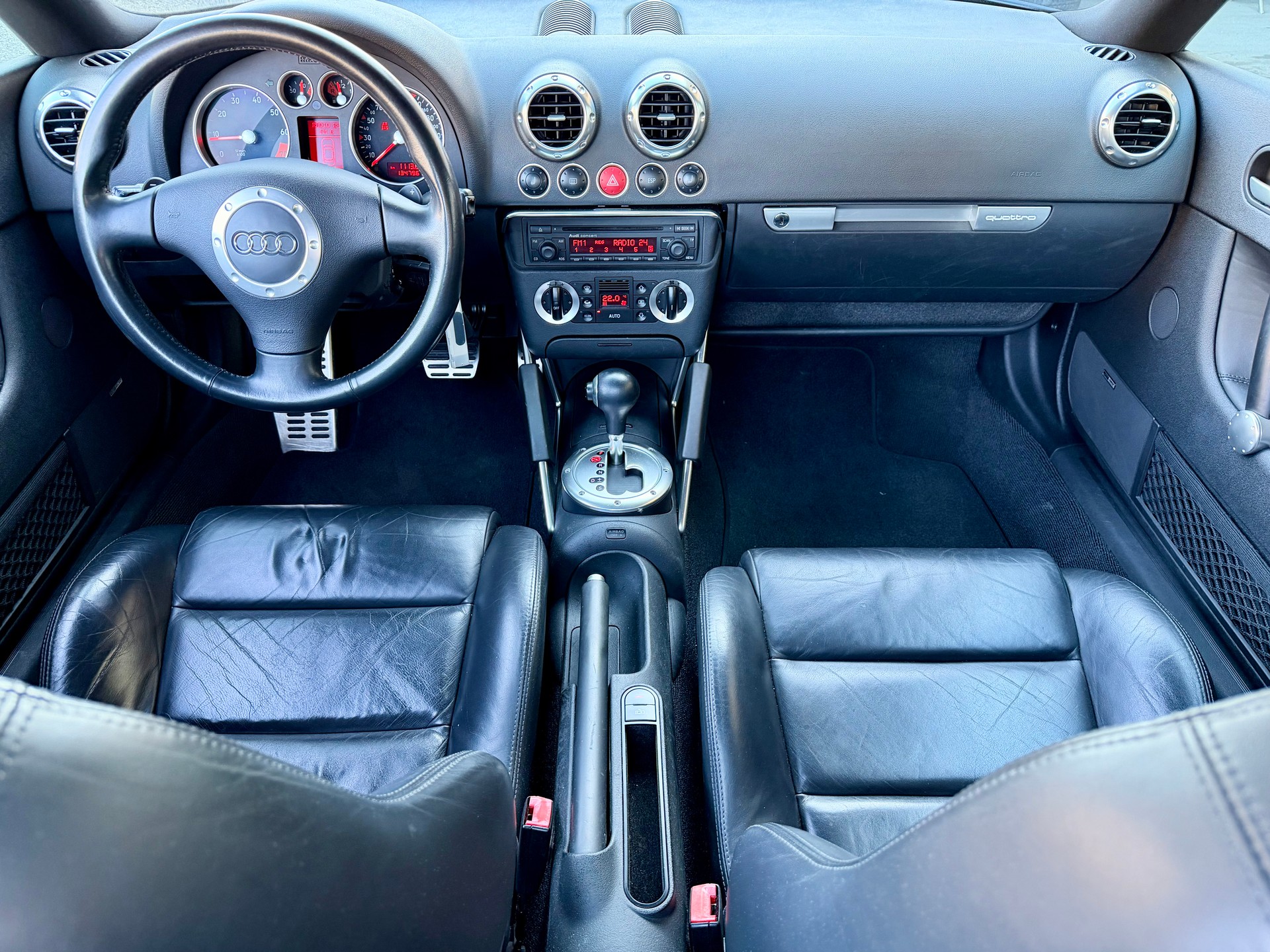 AUDI TT Coupé 3.2 quattro-image-12