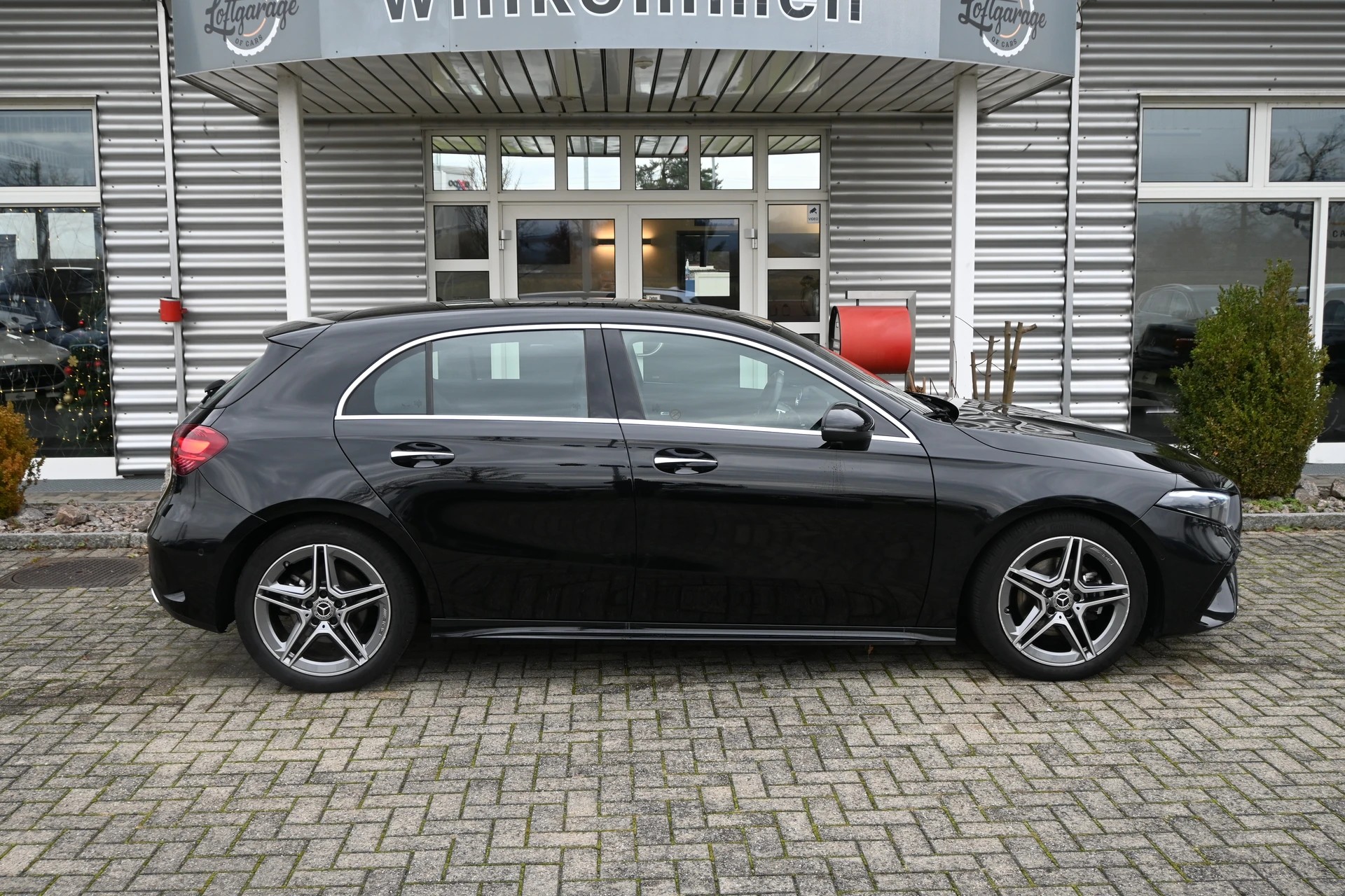 MERCEDES-BENZ A 200 AMG Line 7G-DCT-image-5