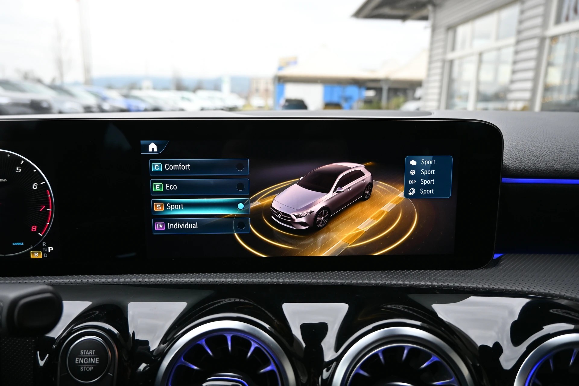 MERCEDES-BENZ A 200 AMG Line 7G-DCT-image-25