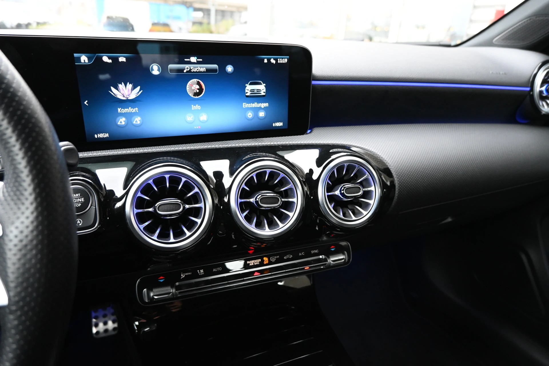 MERCEDES-BENZ A 200 AMG Line 7G-DCT-image-19