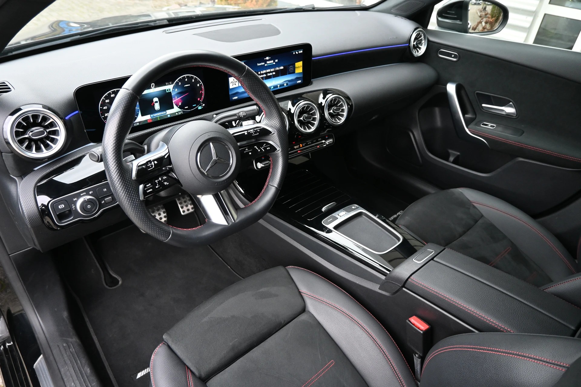 MERCEDES-BENZ A 200 AMG Line 7G-DCT-image-10