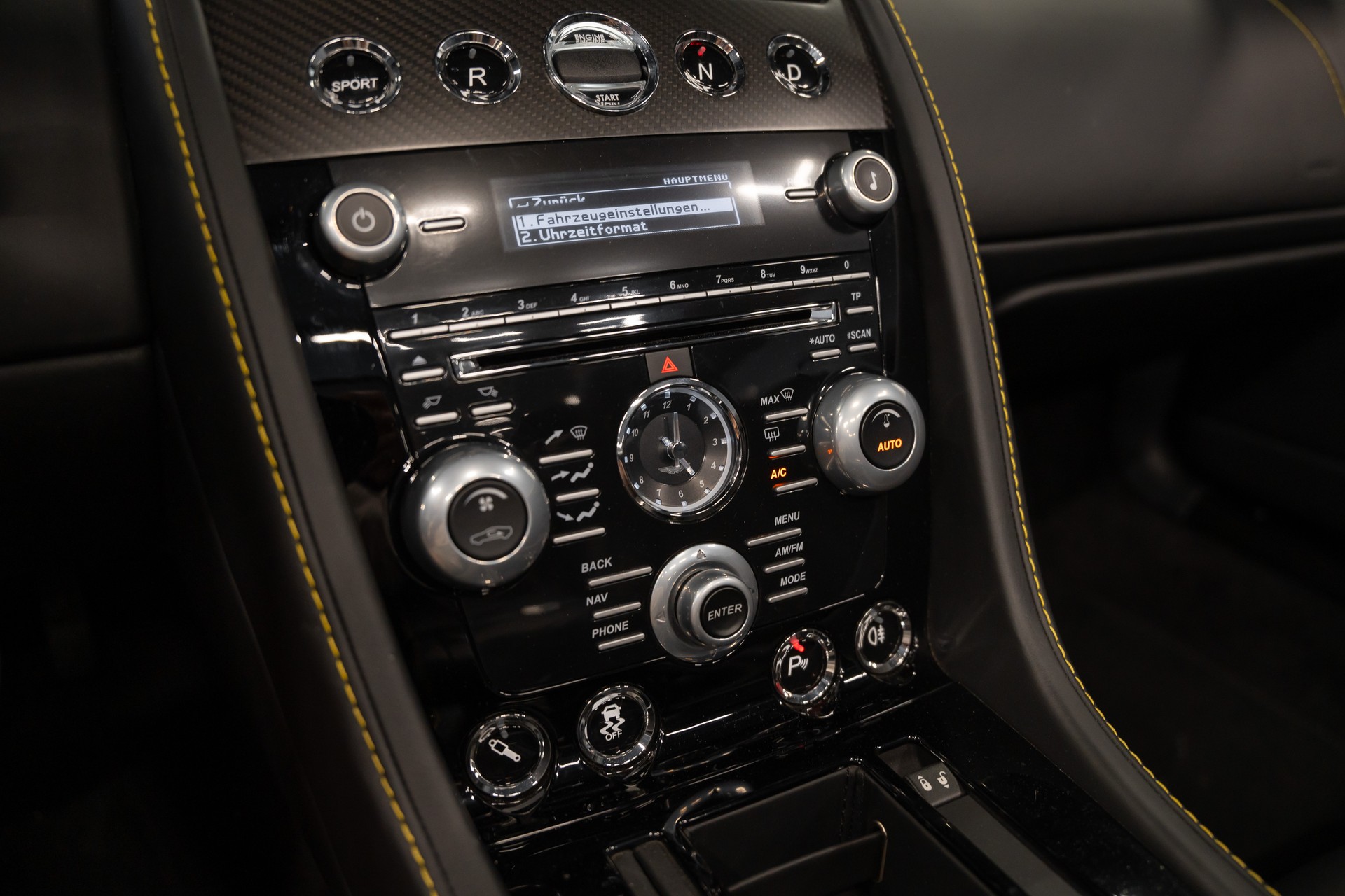 ASTON MARTIN V12 Vantage 5.9 S Roadster / Carbon Paket / 1. Hand / Stiching / Full Black / Sammlerzustand-image-14