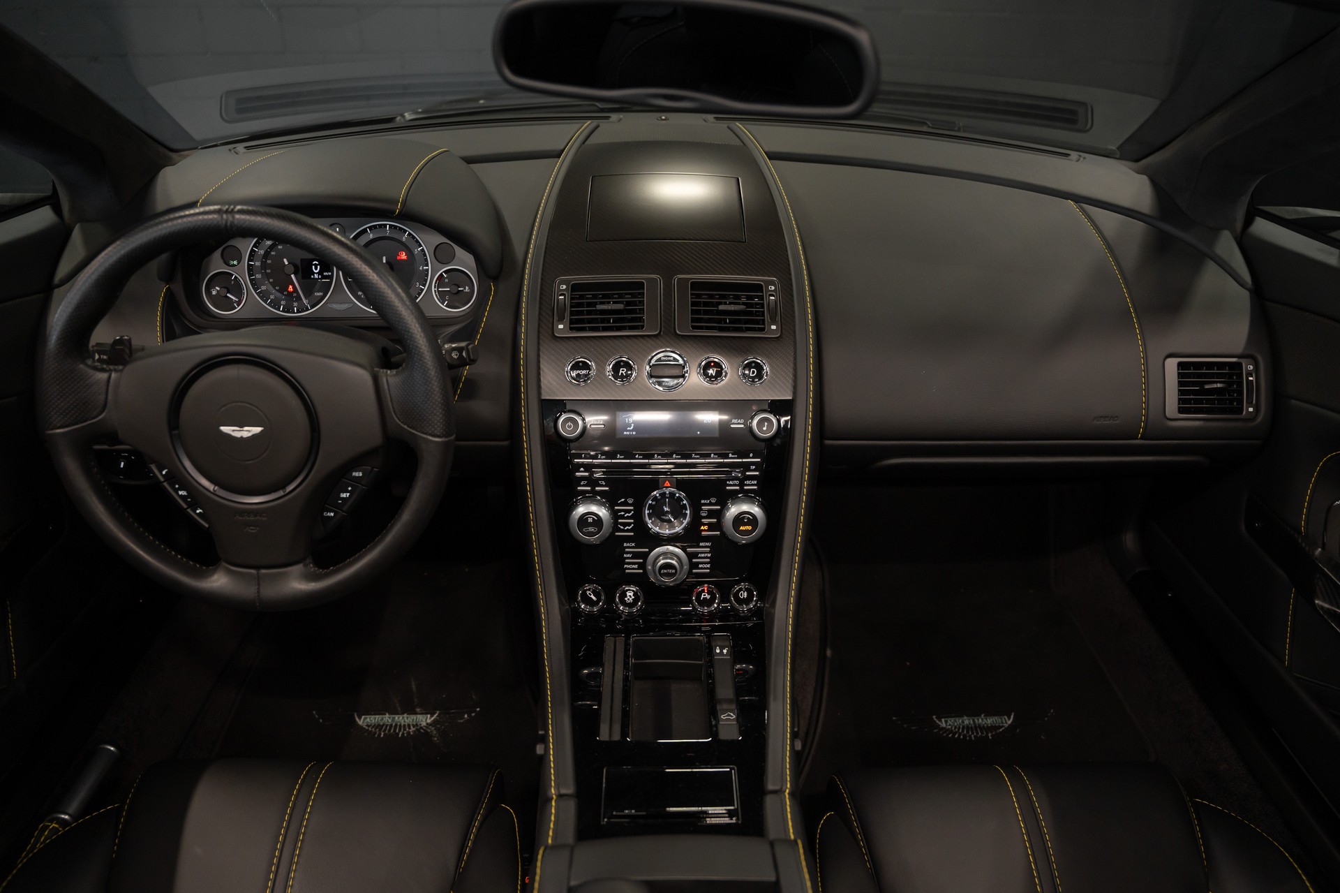 ASTON MARTIN V12 Vantage 5.9 S Roadster / Carbon Paket / 1. Hand / Stiching / Full Black / Sammlerzustand-image-13