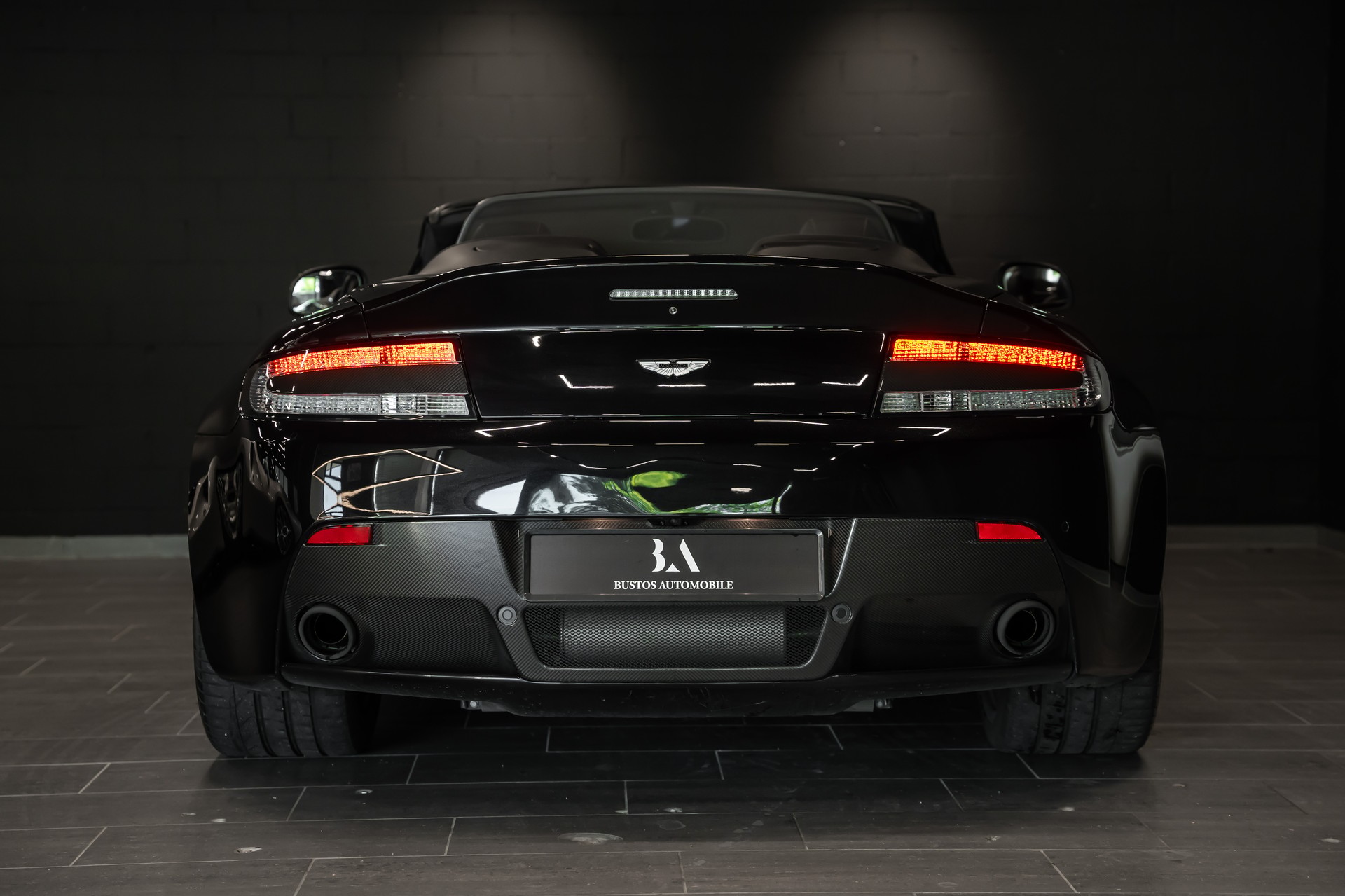 ASTON MARTIN V12 Vantage 5.9 S Roadster / Carbon Paket / 1. Hand / Stiching / Full Black / Sammlerzustand-image-8