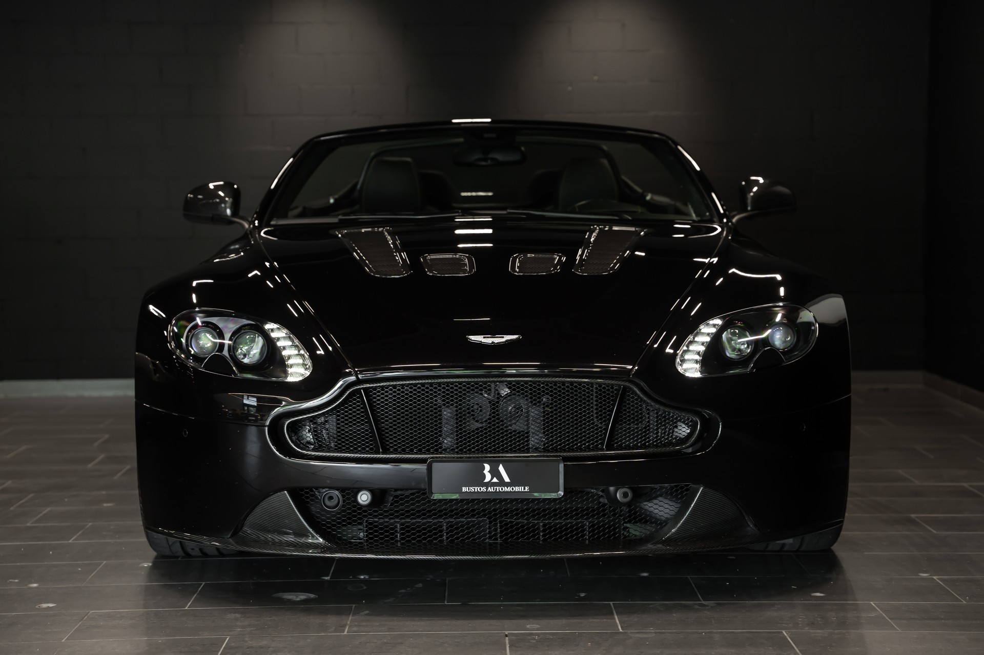 ASTON MARTIN V12 Vantage 5.9 S Roadster / Carbon Paket / 1. Hand / Stiching / Full Black / Sammlerzustand-image-5