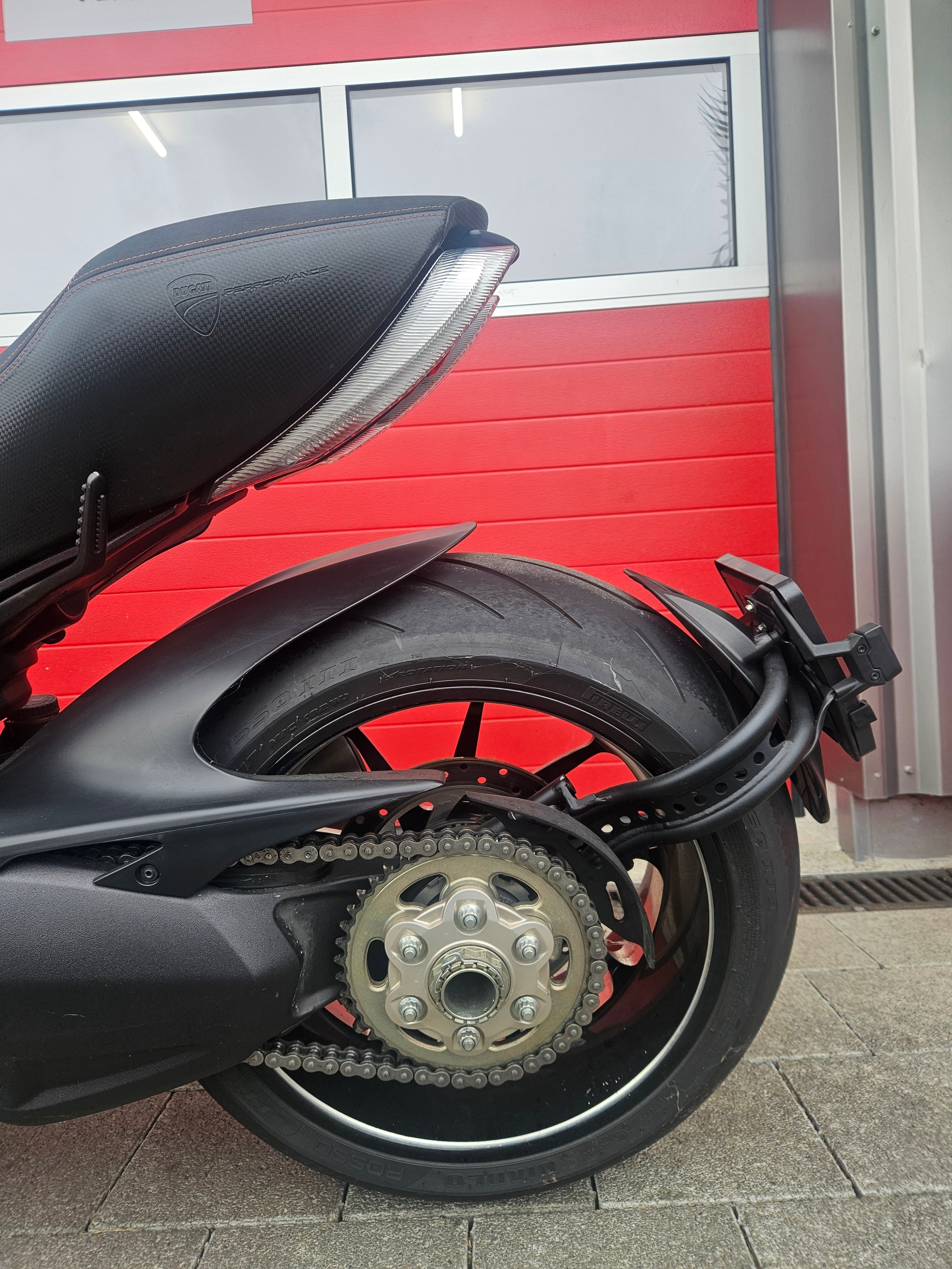 DUCATI Diavel 1200 Carbon-image-12