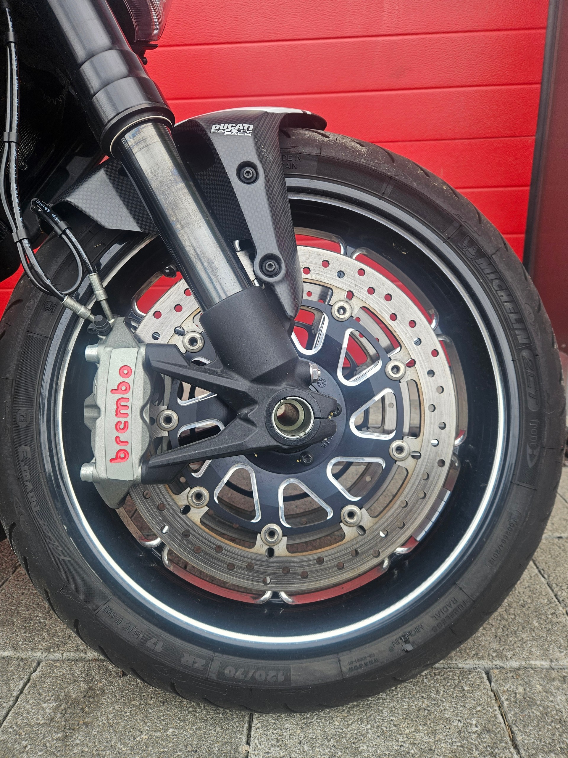 DUCATI Diavel 1200 Carbon-image-2