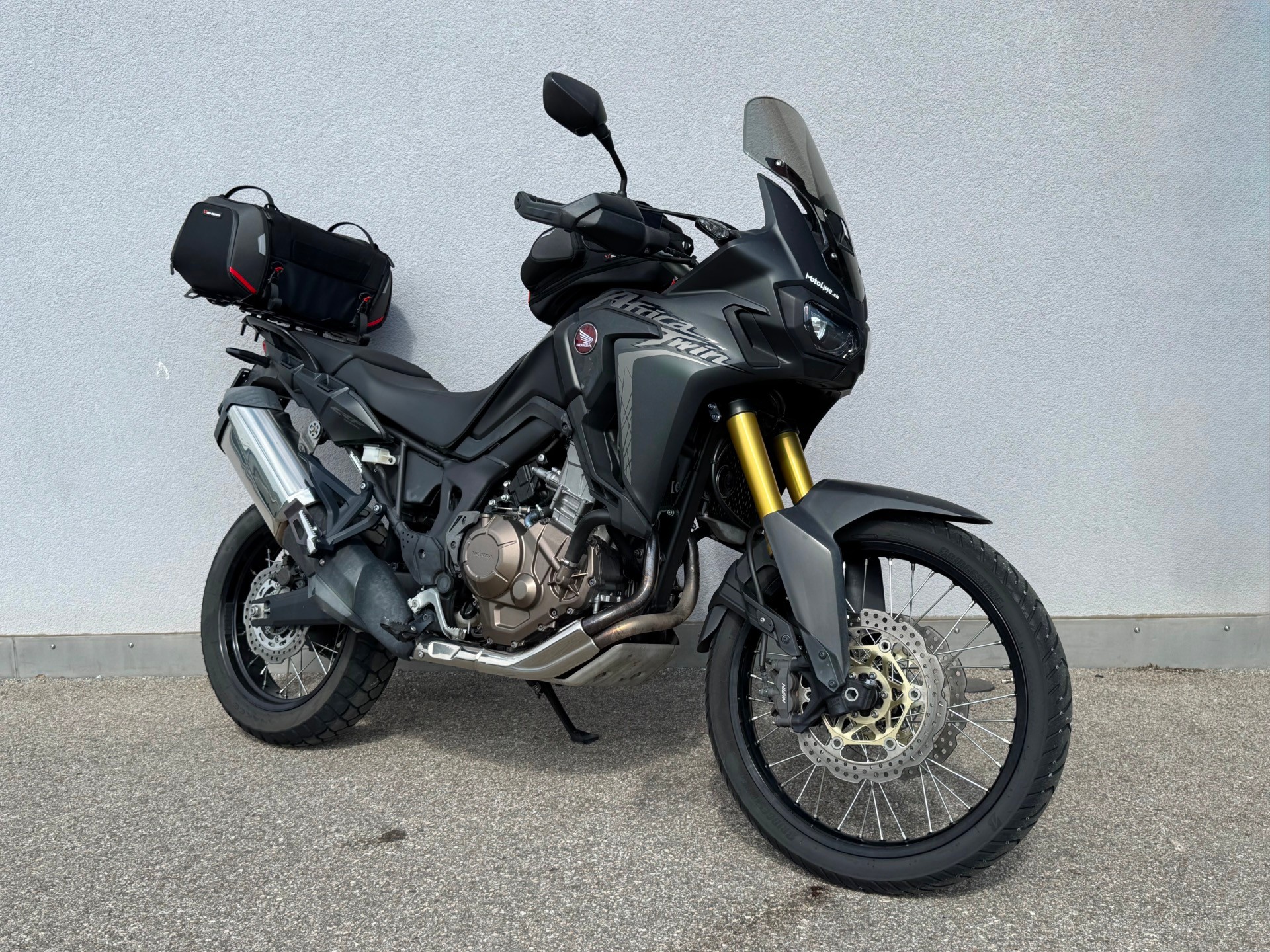 HONDA CRF 1000A Africa Twin-image-1