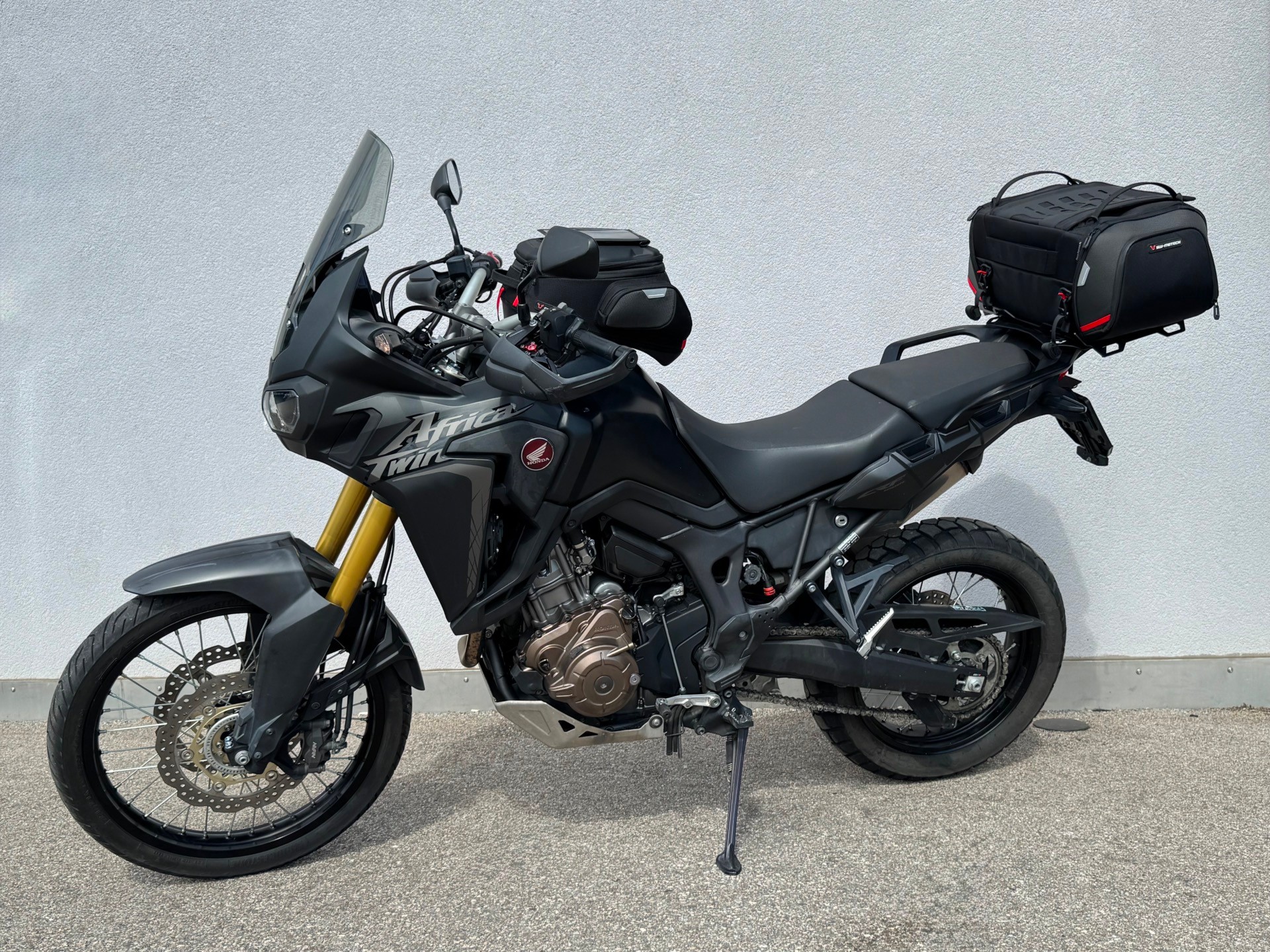 HONDA CRF 1000A Africa Twin-image-4