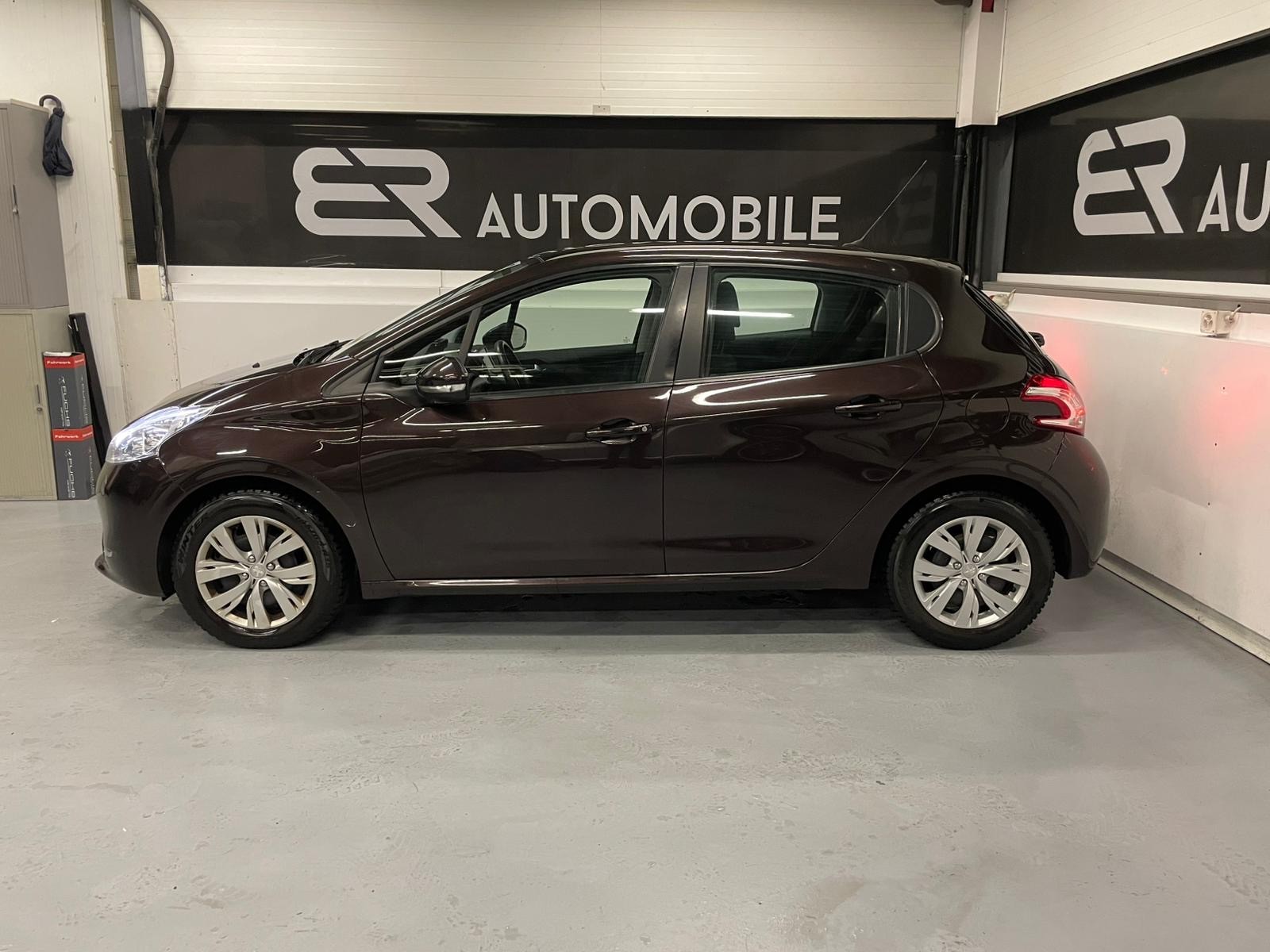 PEUGEOT 208 1.2 VTI Active-image-4