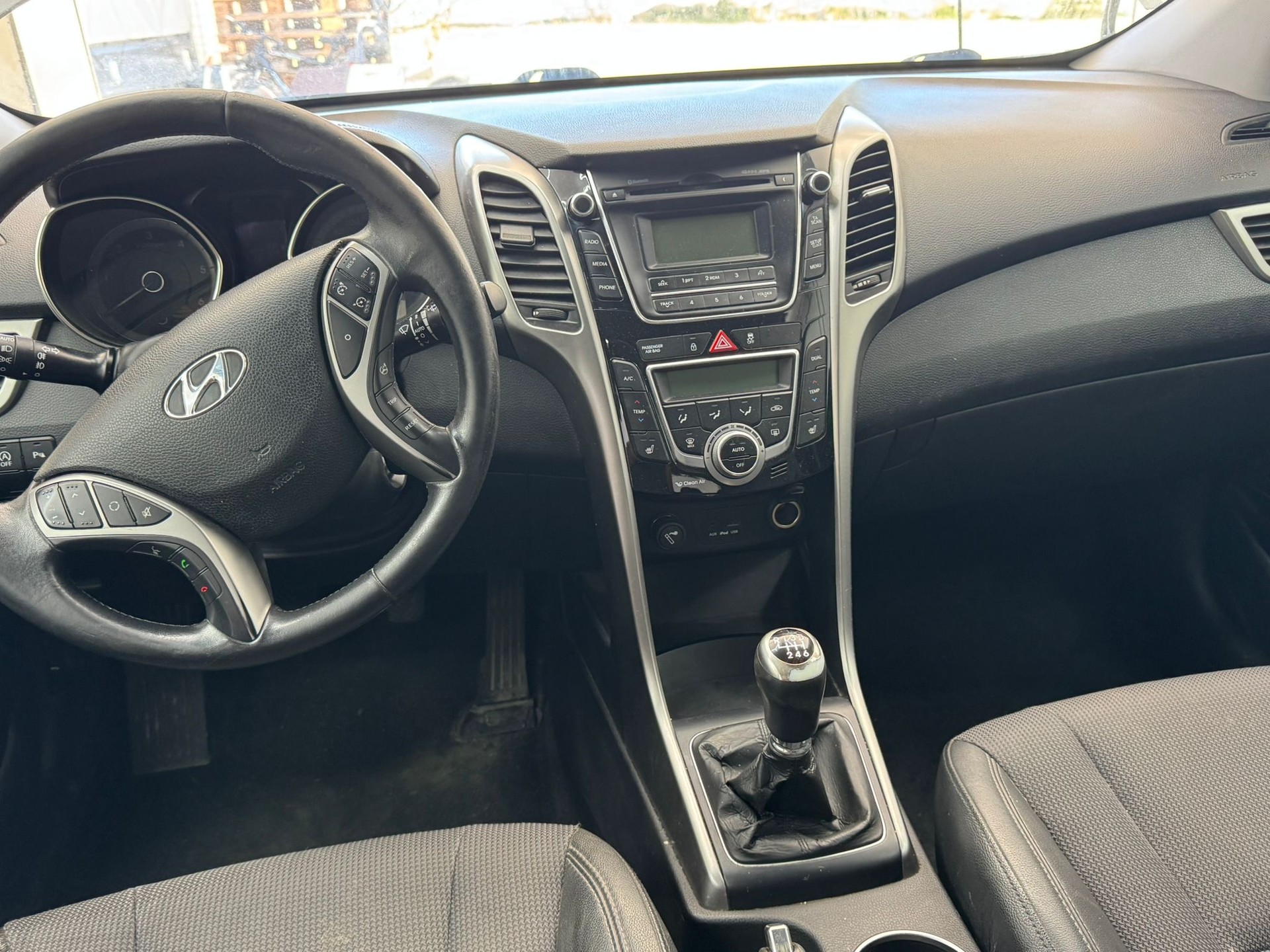 HYUNDAI i30 Wagon 1.6 CRDi Premium-image-12