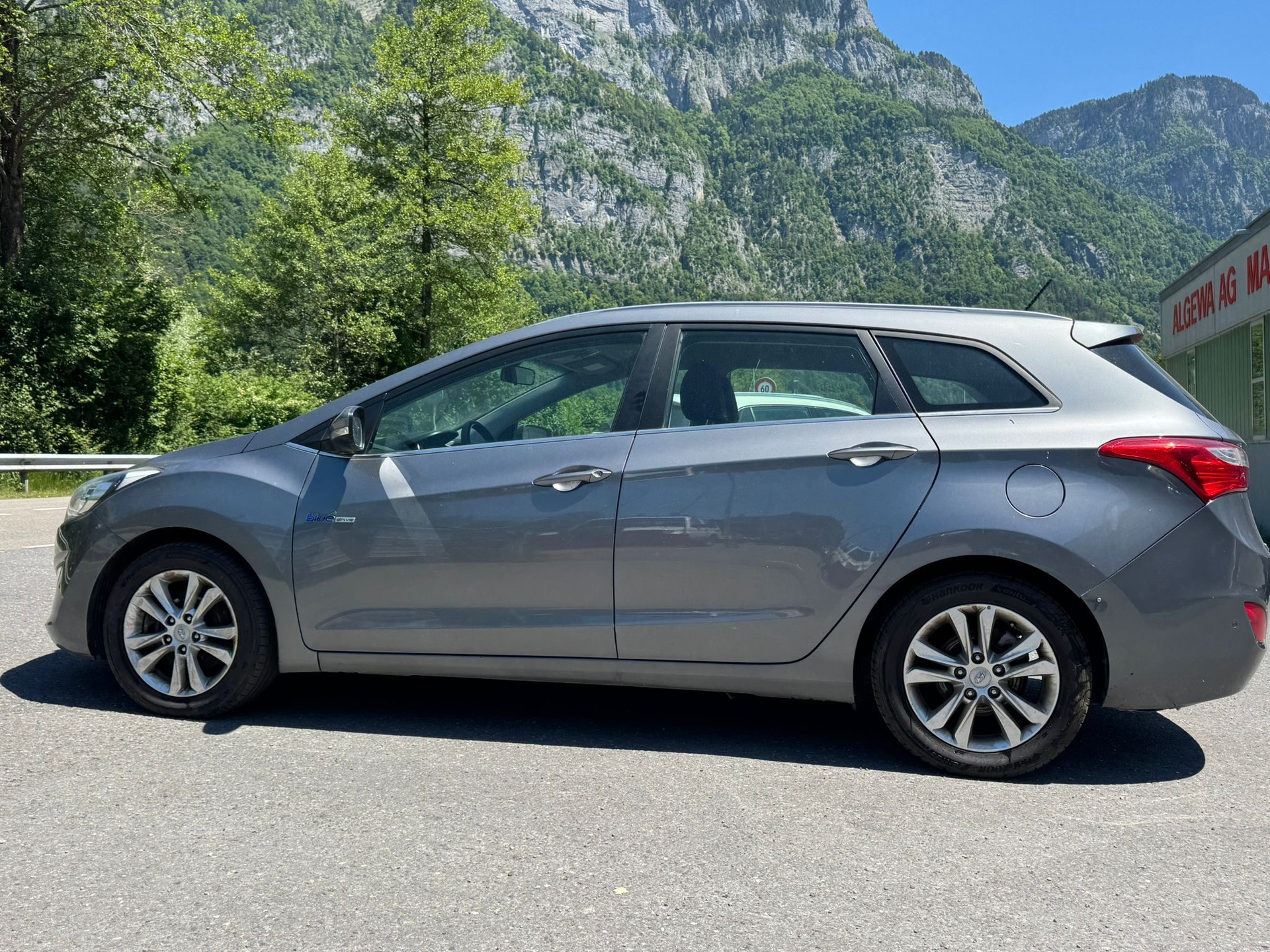 HYUNDAI i30 Wagon 1.6 CRDi Premium-image-9