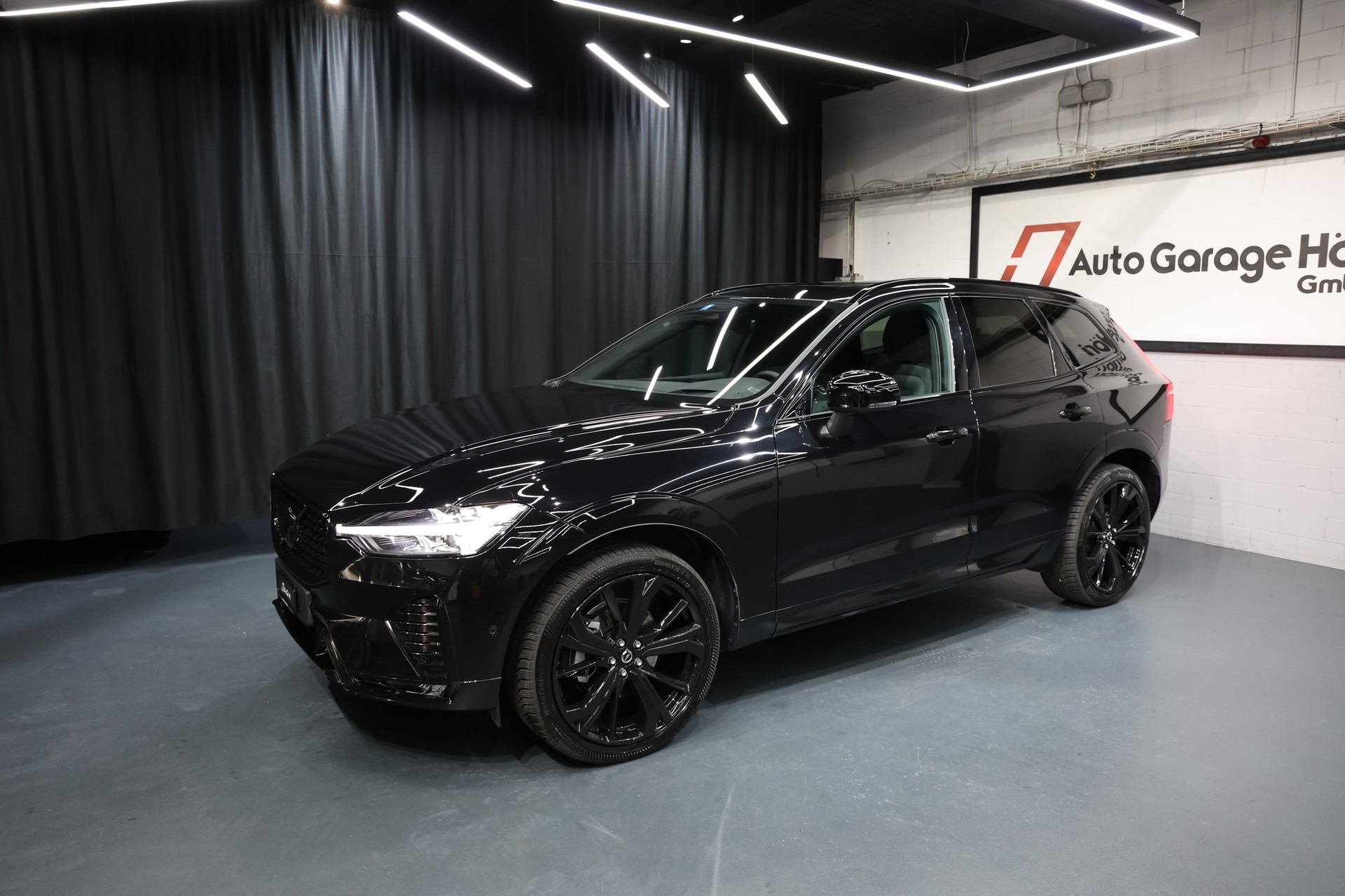 VOLVO XC60 B5 Benzin Mild Hybrid AWD Ultra Dark Geartronic-image-4