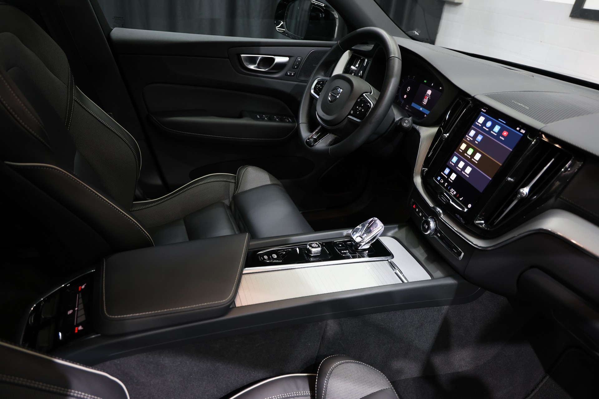 VOLVO XC60 B5 Benzin Mild Hybrid AWD Ultra Dark Geartronic-image-19