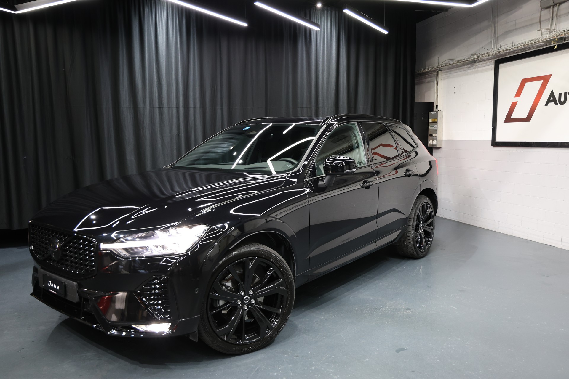 VOLVO XC60 B5 Benzin Mild Hybrid AWD Ultra Dark Geartronic