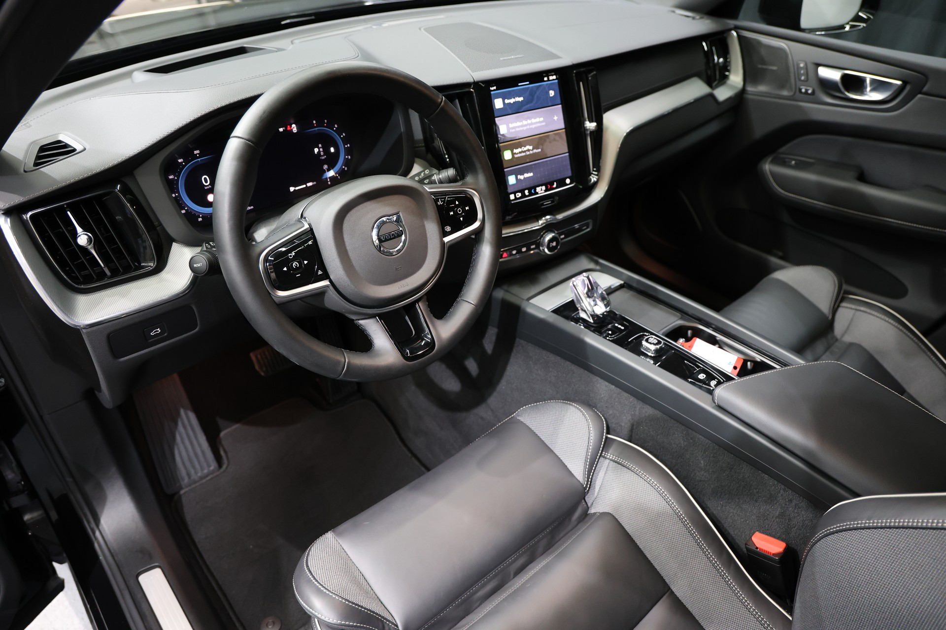 VOLVO XC60 B5 Benzin Mild Hybrid AWD Ultra Dark Geartronic-image-6