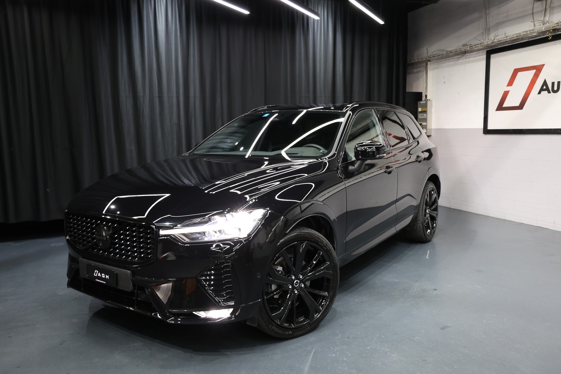 VOLVO XC60 B5 Benzin Mild Hybrid AWD Ultra Dark Geartronic-showroom-element-3