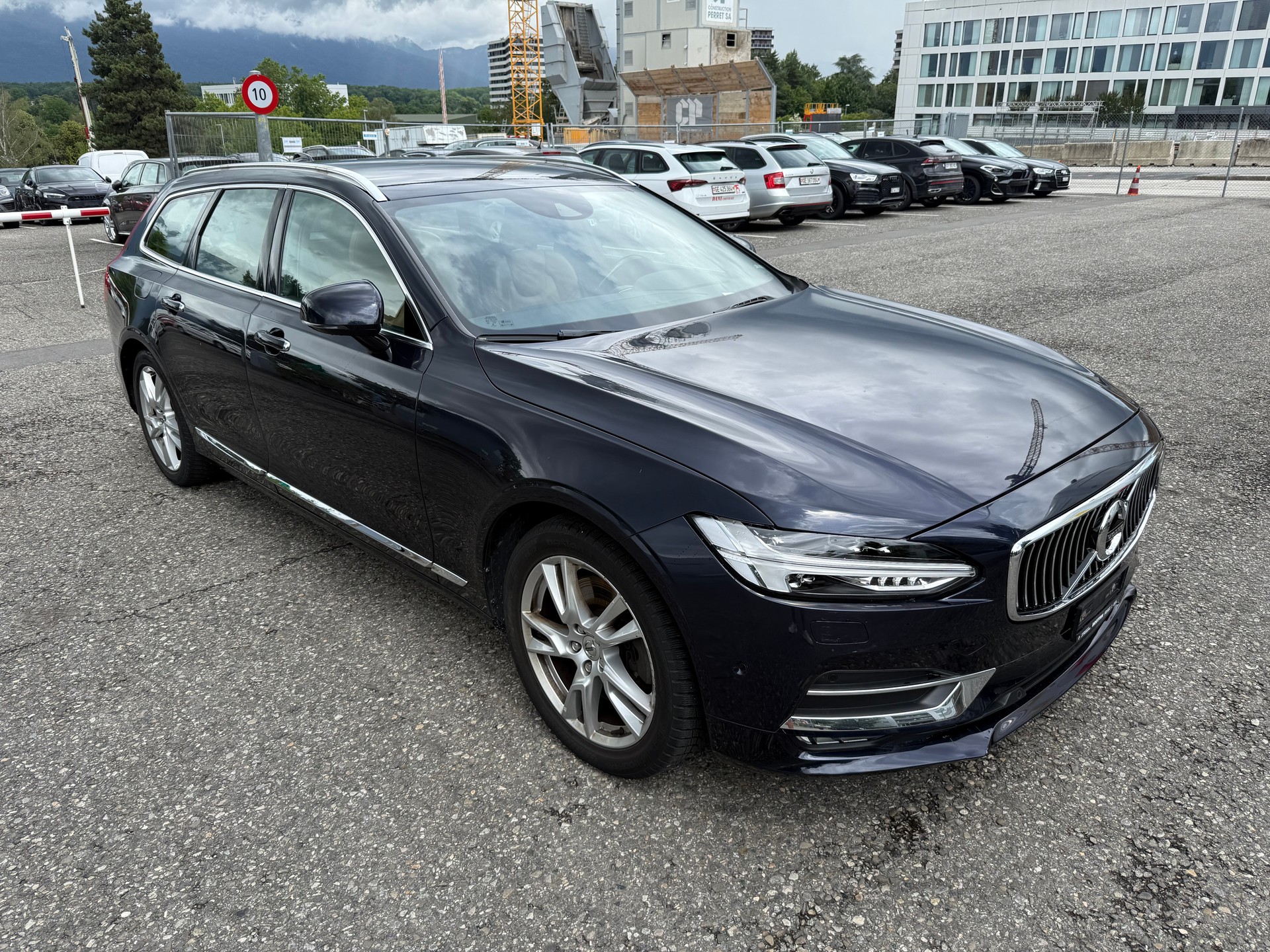 VOLVO V90 T6 AWD Momentum Geartronic-image-1